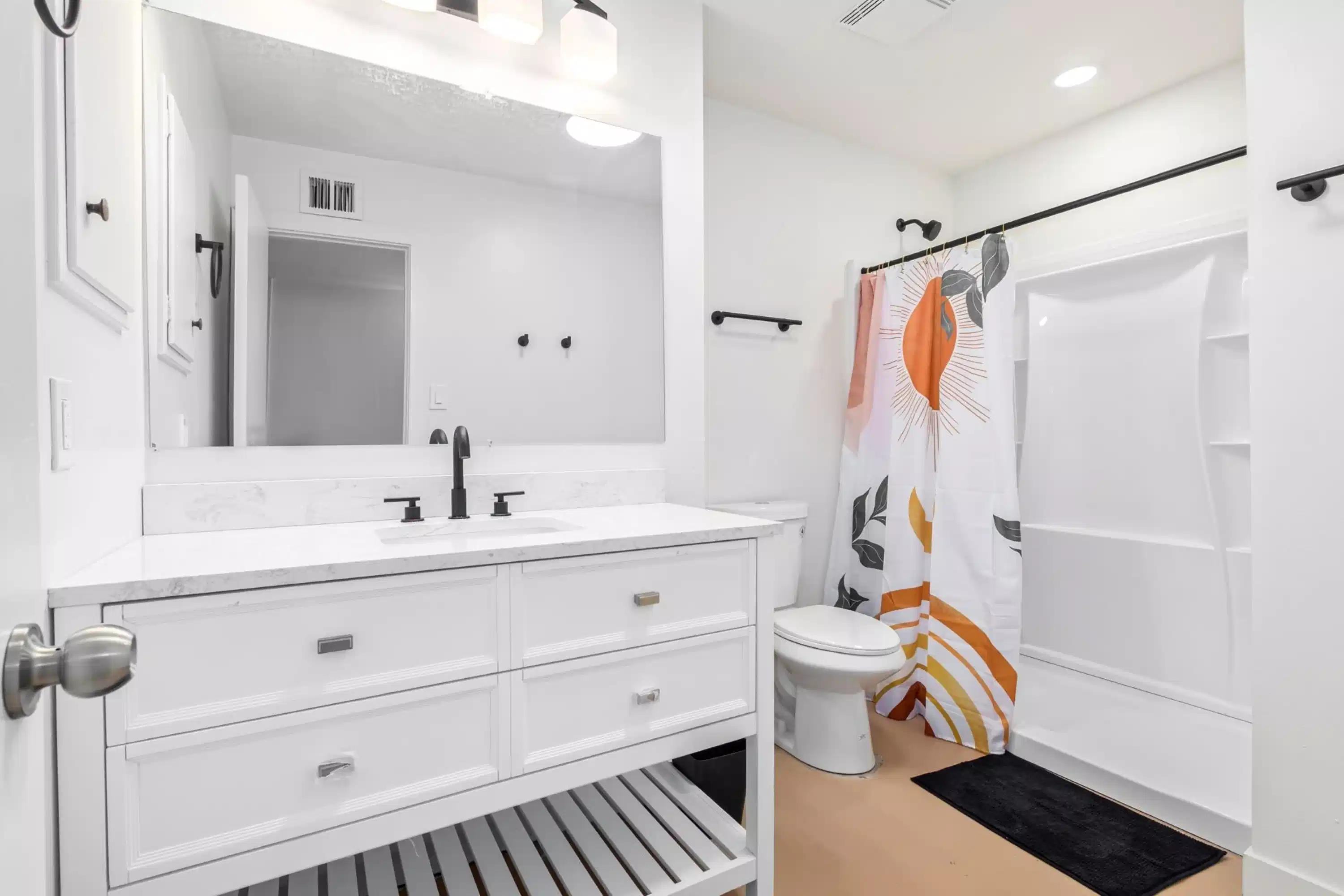 PDP 85033, Phoenix - Phoenix, Arizona, United States - #20470 : Room in 8 Bed 3 Bath - Bathroom