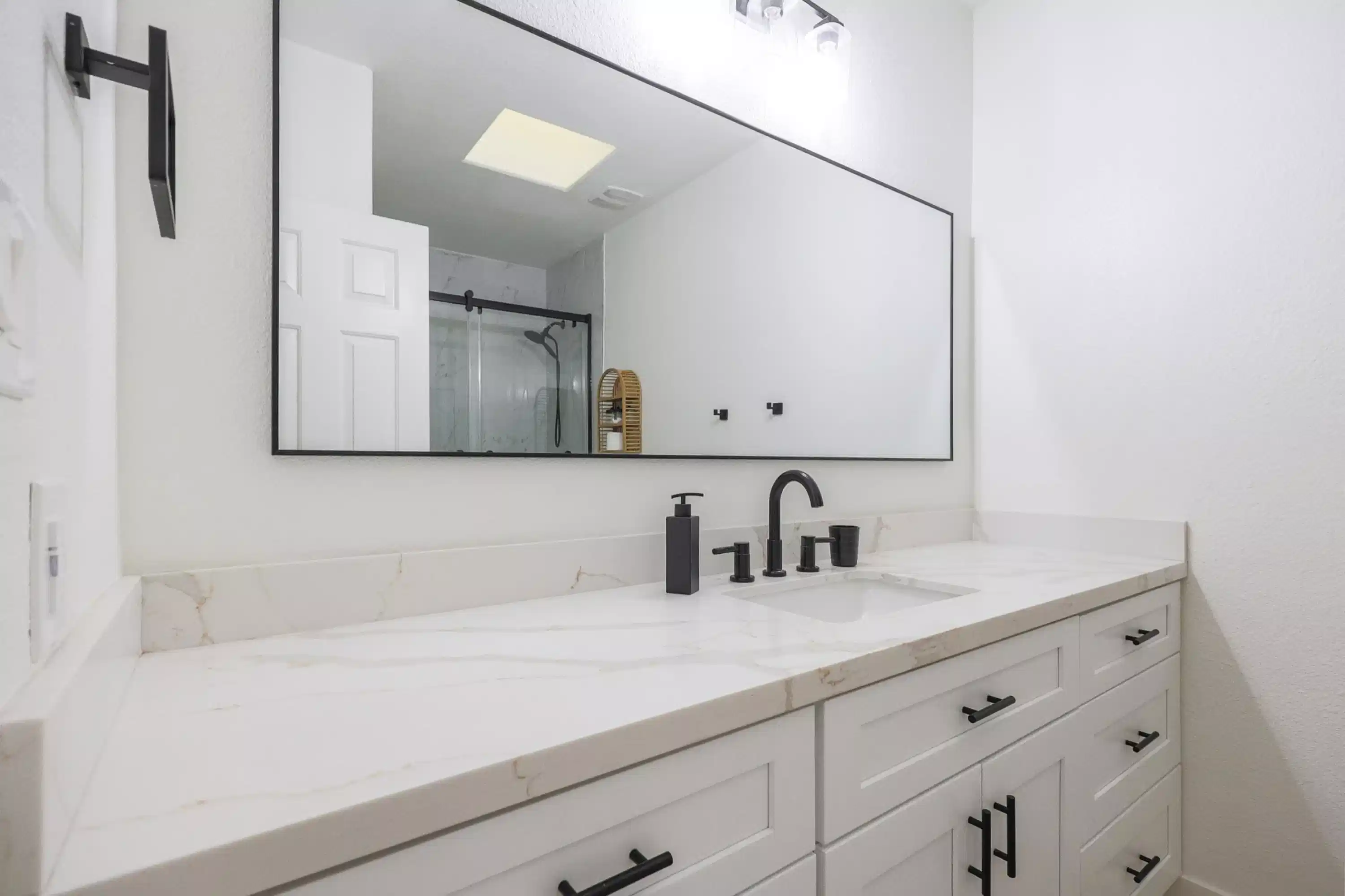 PDP 85304, Glendale - Glendale, Arizona, United States - #30378 : Room in 10 Bed 3 Bath - Bathroom