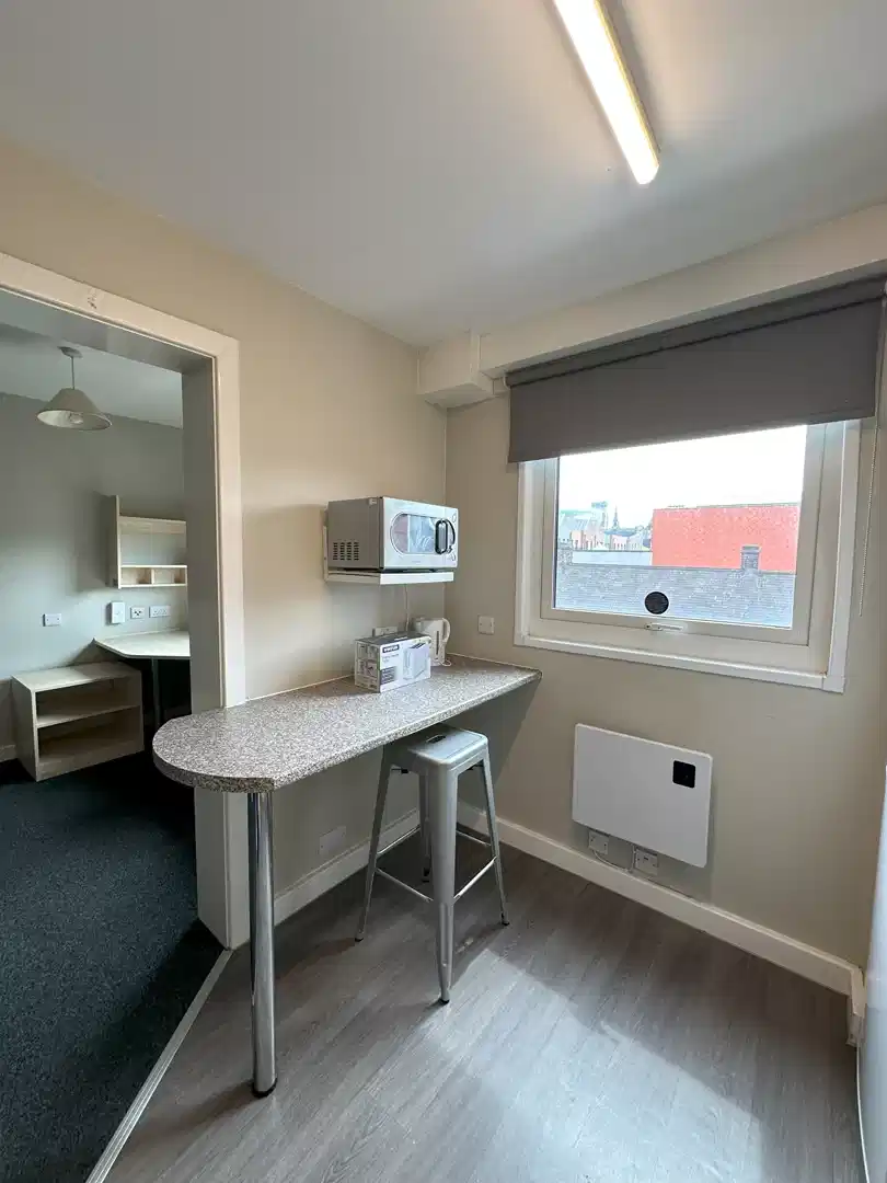 Amenities?w=400&h=260&fit=crop&q=40&auto=format&trim=auto