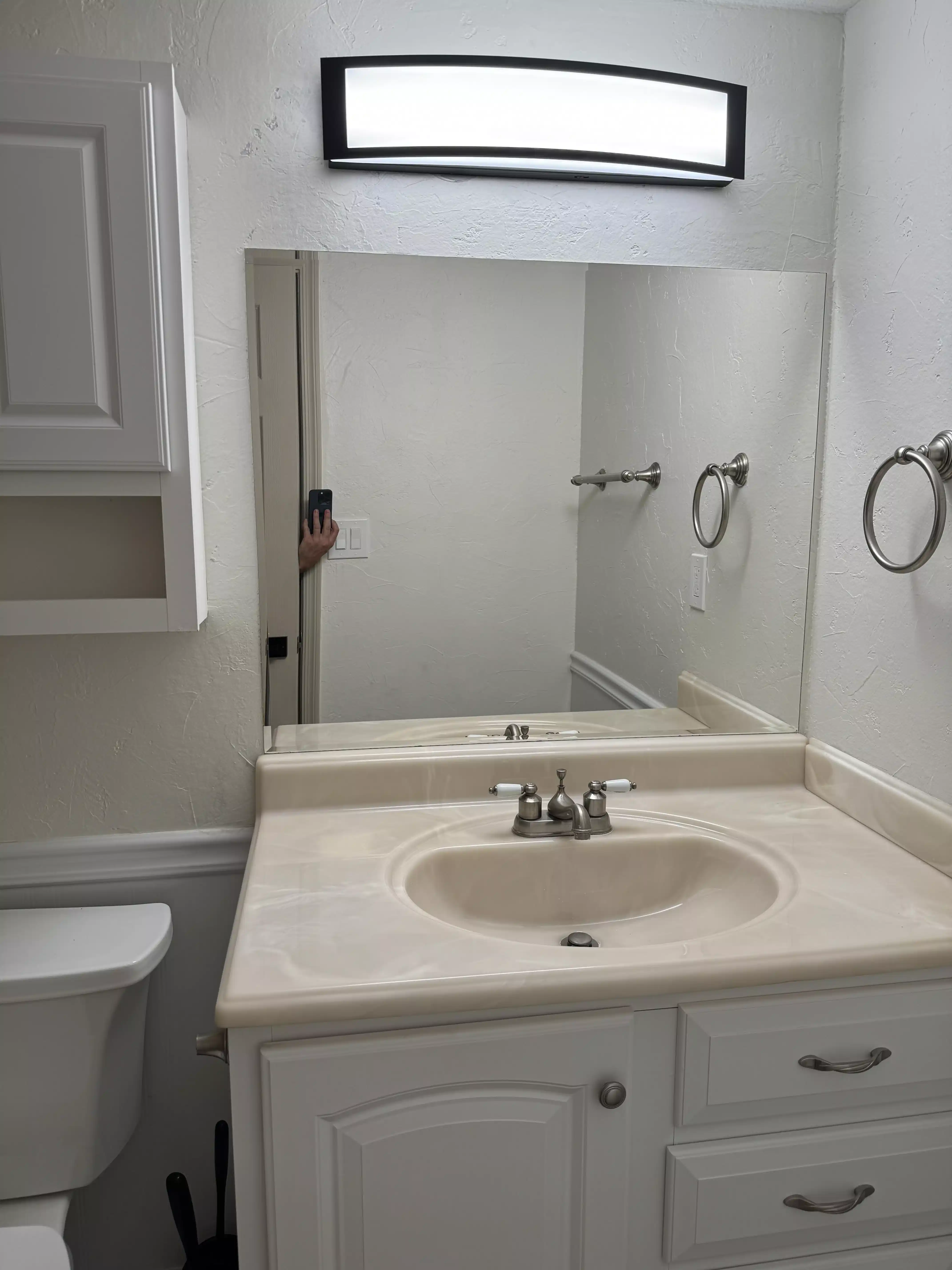 Room?w=400&h=260&fit=crop&q=40&auto=format&trim=auto