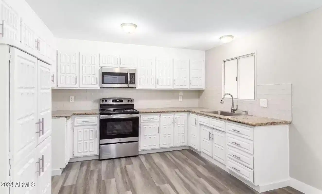 #23819 : Room in 9 Bed 3 Bath - Bathroom?w=400&h=260&fit=crop&q=40&auto=format&trim=auto