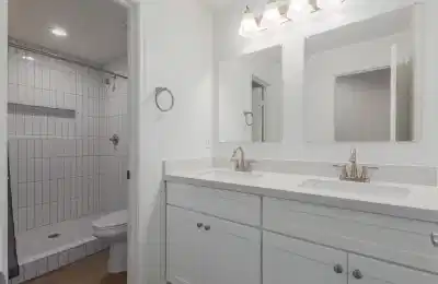 PDP 85017, Phoenix - Phoenix, Arizona, United States - #12778 : Room in 8 Bed 4 Bath - Bathroom