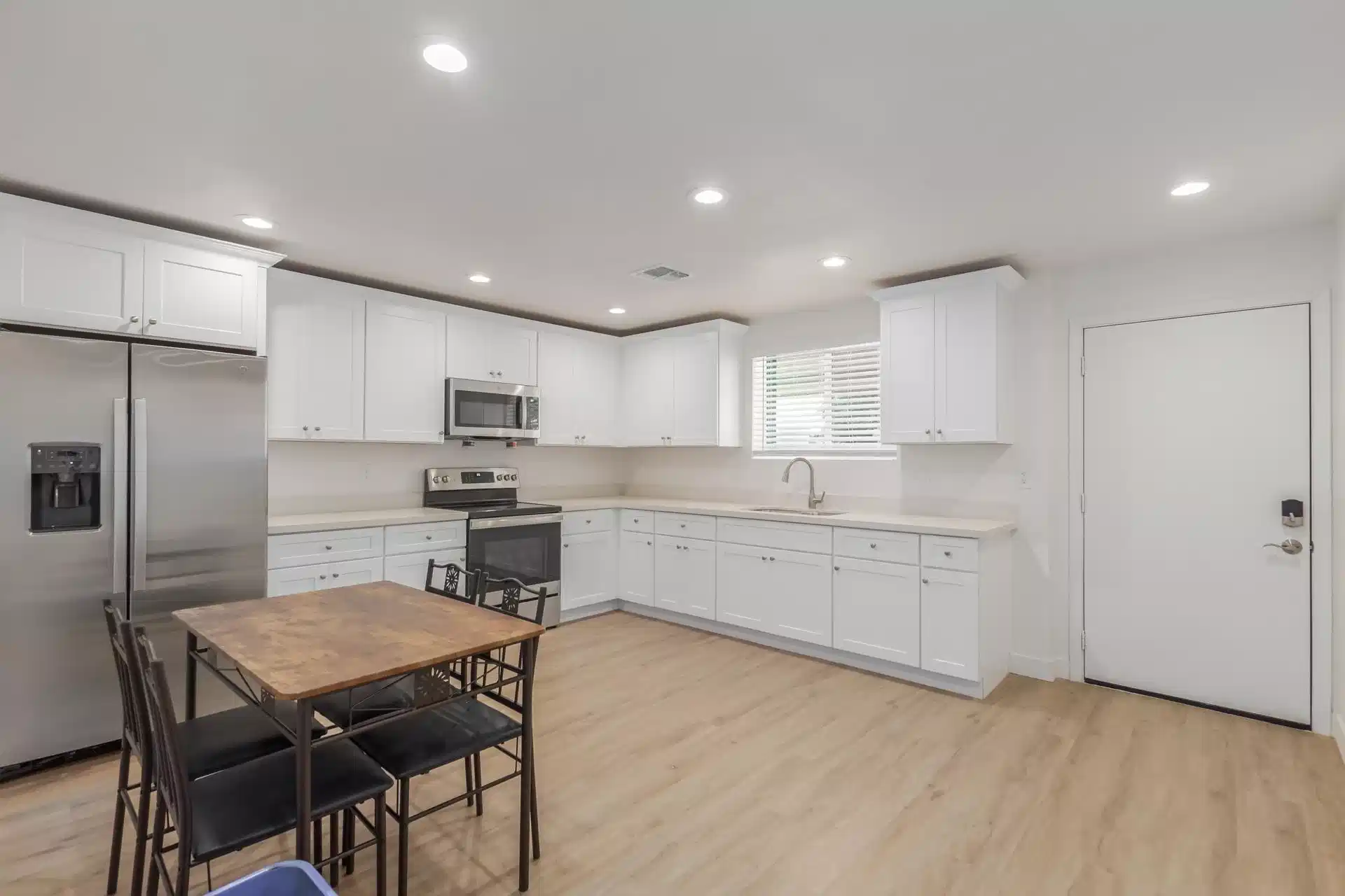 #12784: Room in 8 Bed 4 Bath - Bathroom?w=400&h=260&fit=crop&q=40&auto=format&trim=auto