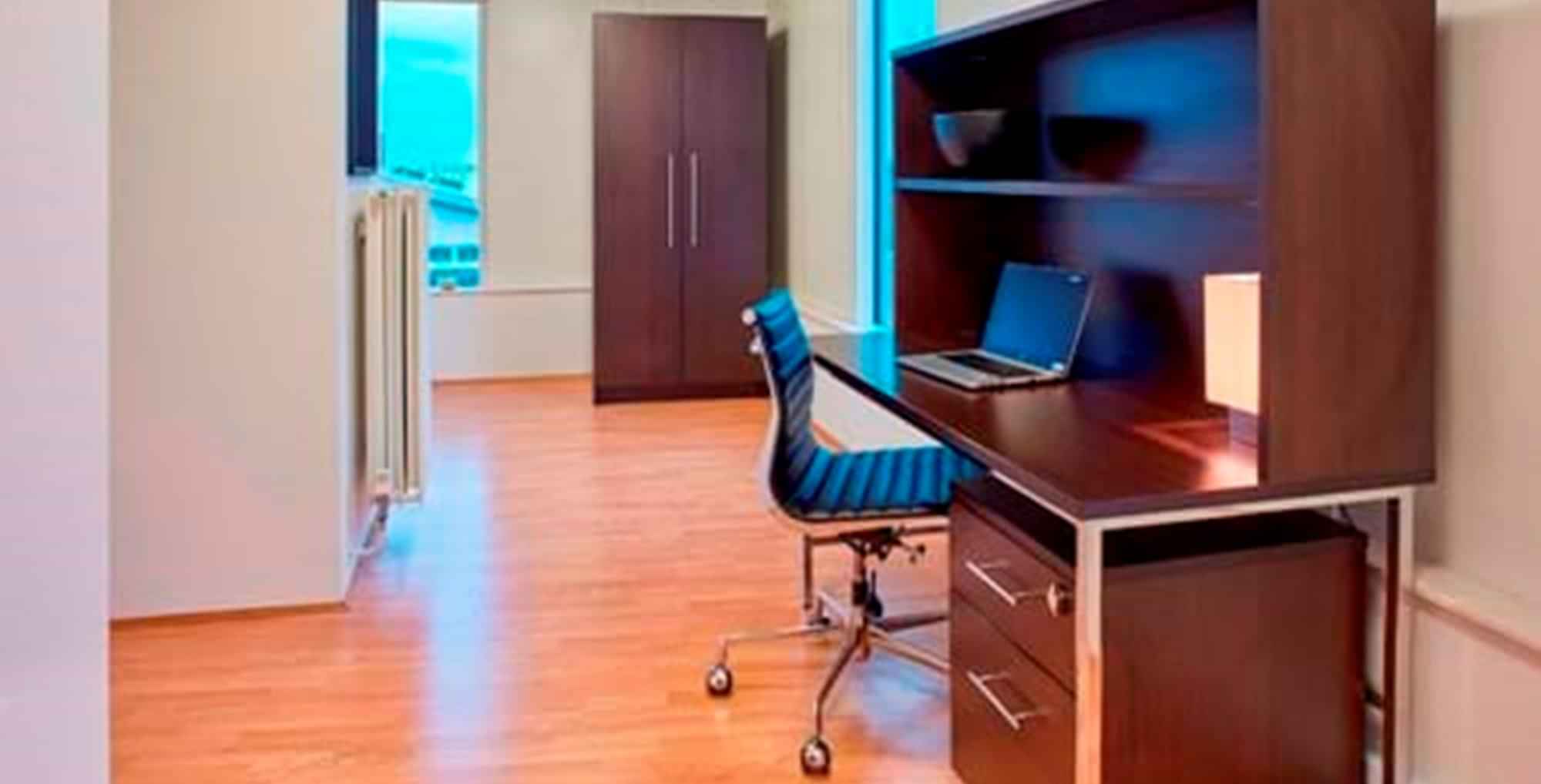 Common Area?w=400&h=260&fit=crop&q=40&auto=format&trim=auto