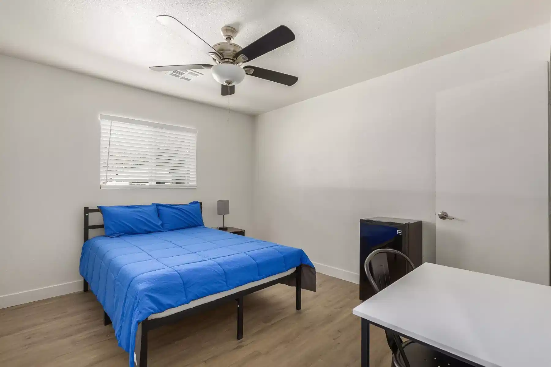 PDP 85019, Phoenix - Phoenix, Arizona, United States - #12792 : Room in 8 Bed 3 Bath - Bedroom