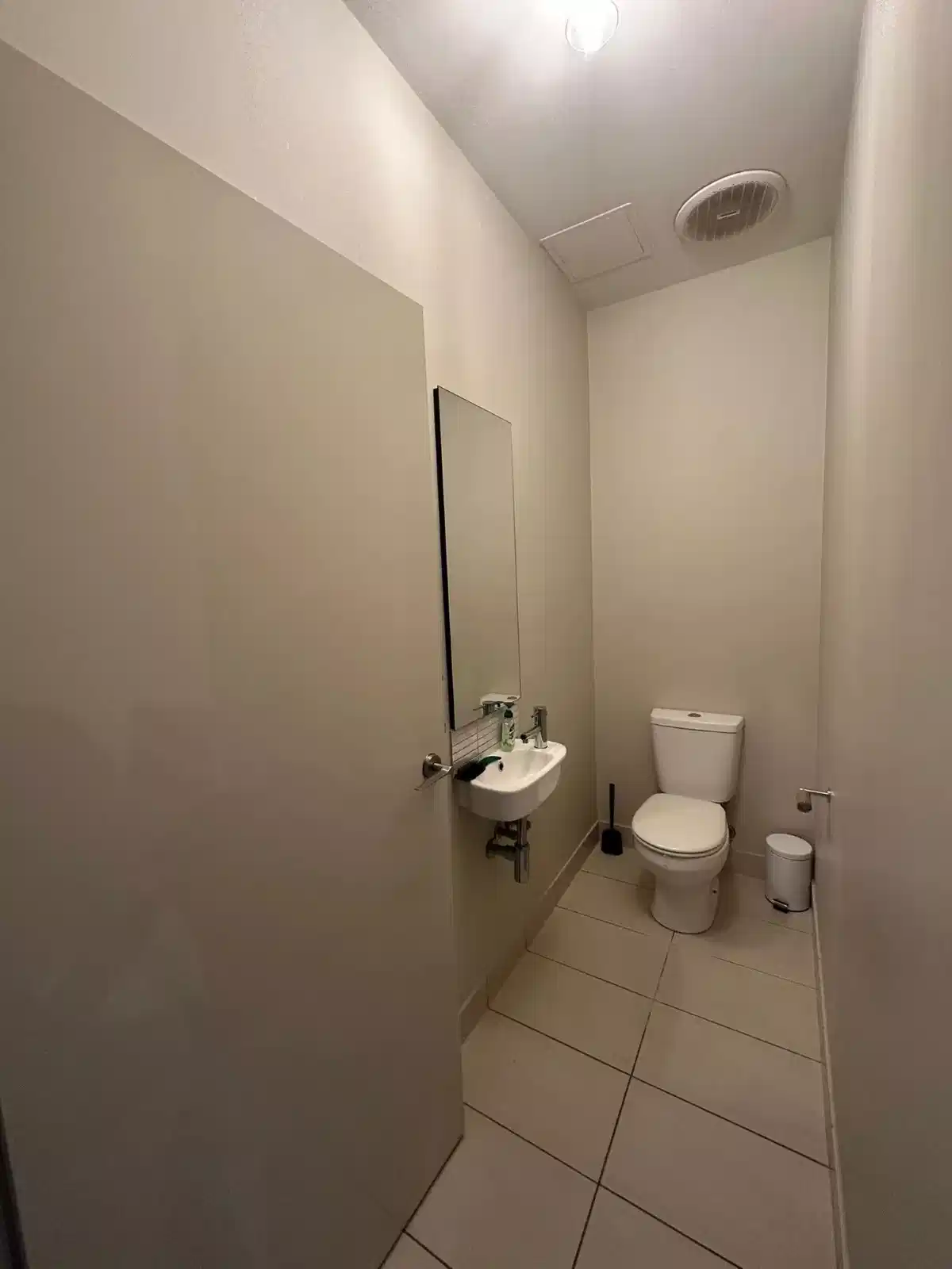 Kitchen?w=400&h=260&fit=crop&q=40&auto=format&trim=auto