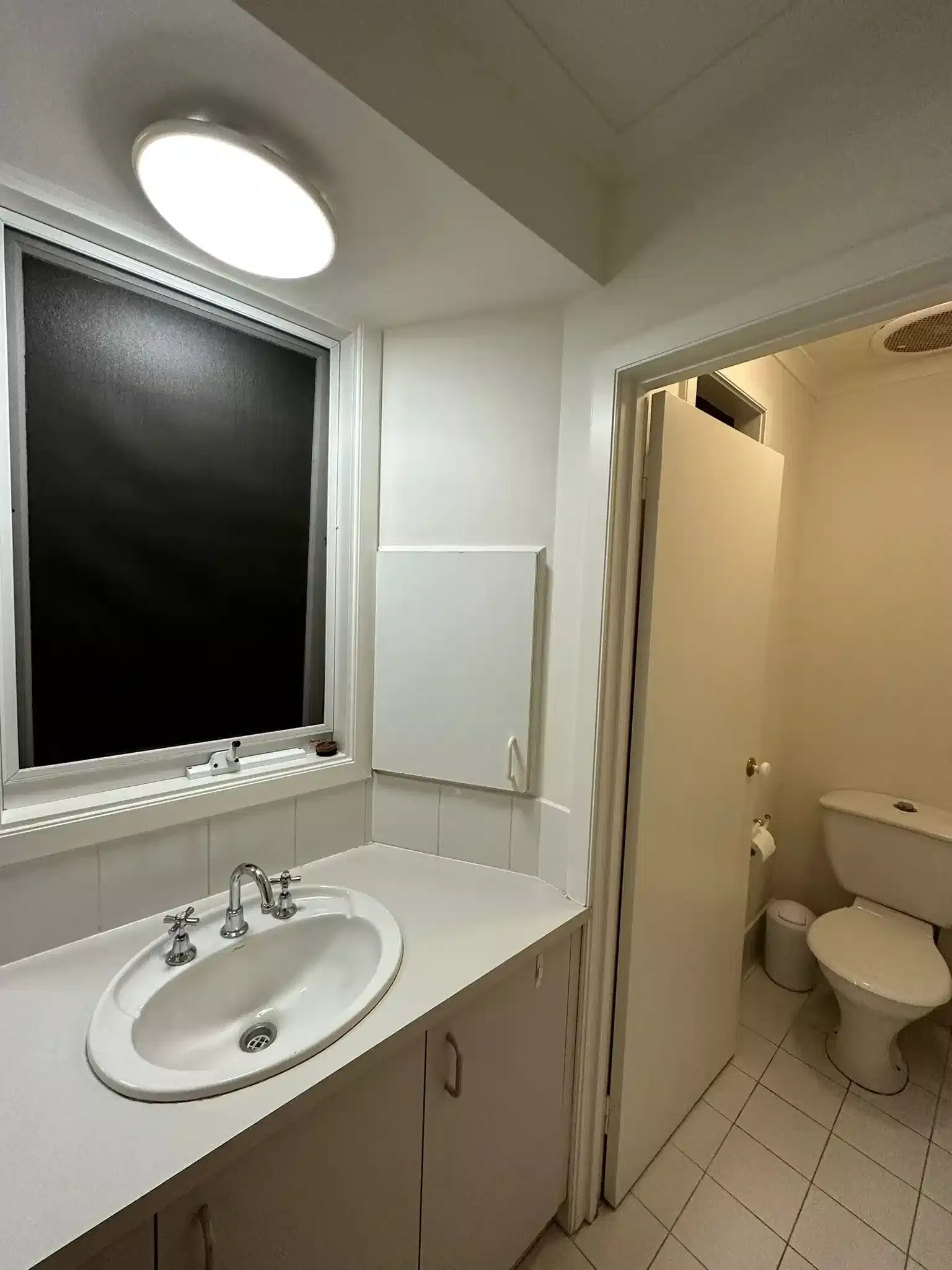 Common Area?w=400&h=260&fit=crop&q=40&auto=format&trim=auto