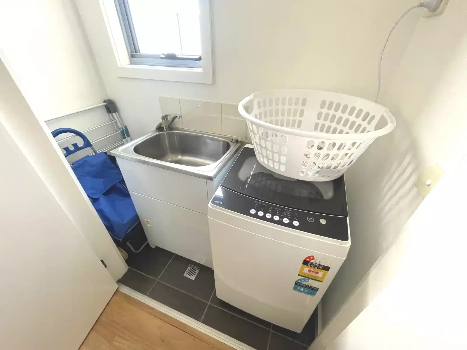 Common Area?w=400&h=260&fit=crop&q=40&auto=format&trim=auto