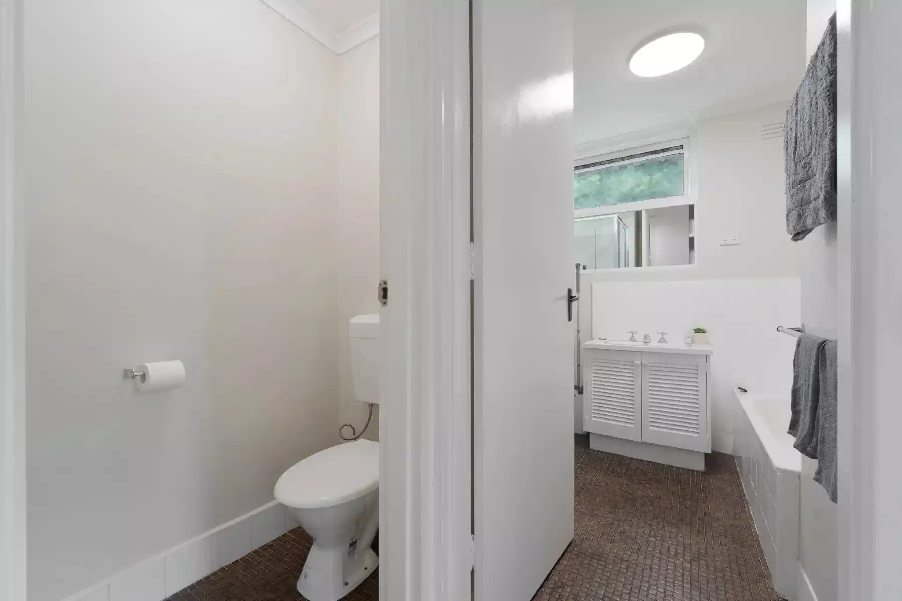 Common Area?w=400&h=260&fit=crop&q=40&auto=format&trim=auto