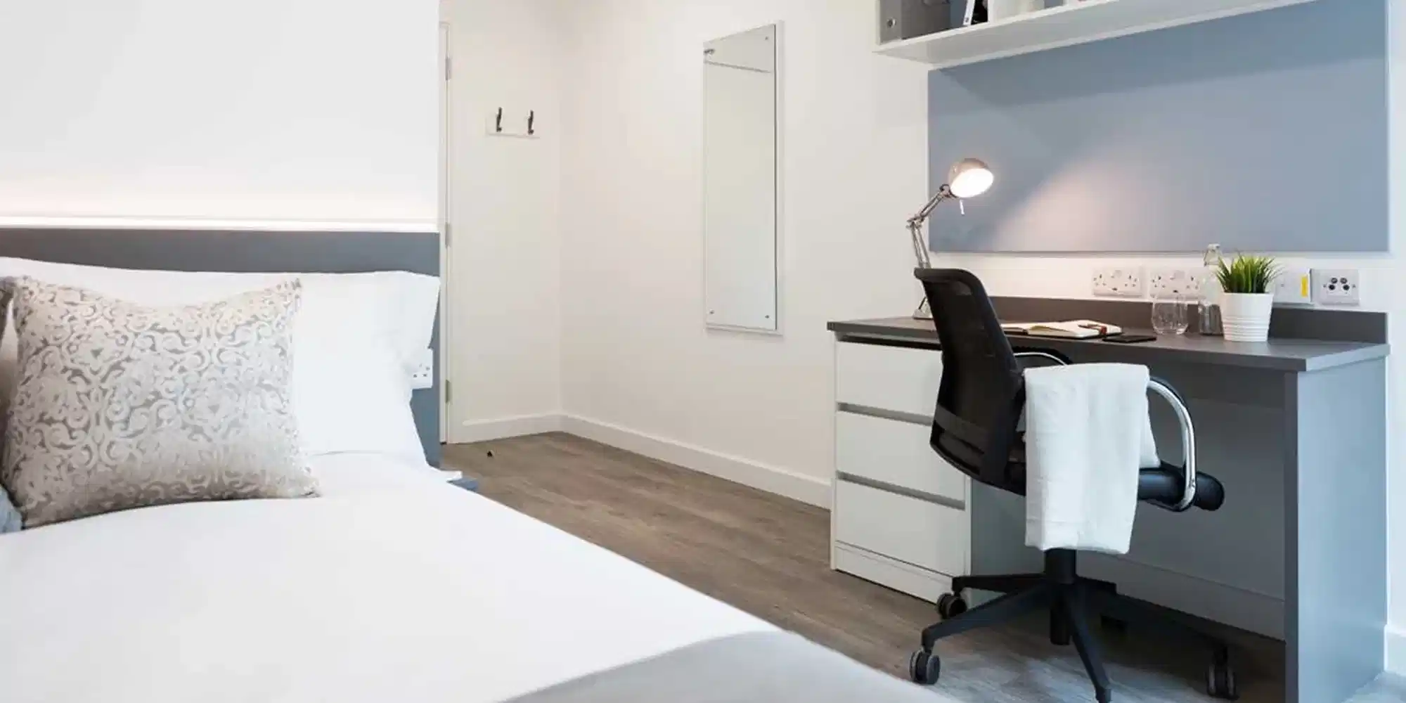 Silver Ensuite Premium Penthouse Street View