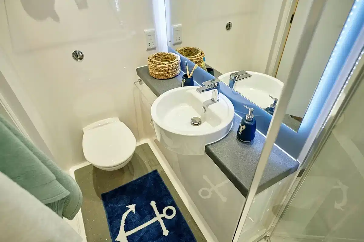 Common Area?w=400&h=260&fit=crop&q=40&auto=format&trim=auto