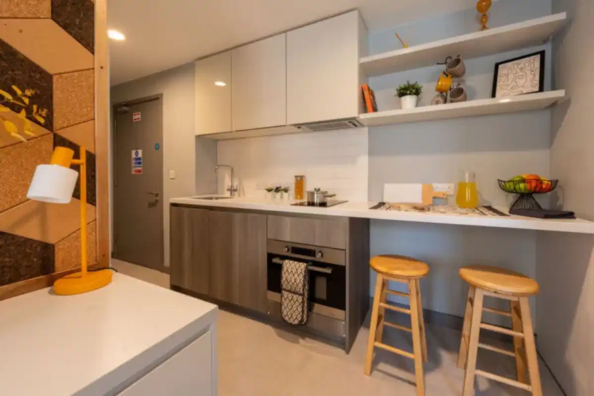 Common Area?w=400&h=260&fit=crop&q=40&auto=format&trim=auto