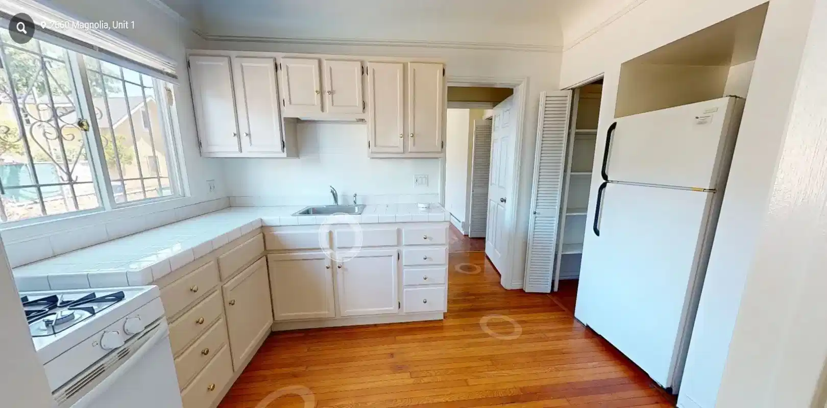 Bedroom?w=400&h=260&fit=crop&q=40&auto=format&trim=auto