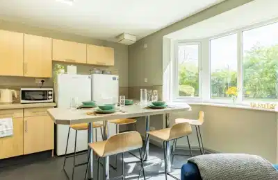 Amenities?w=400&h=260&fit=crop&q=40&auto=format&trim=auto
