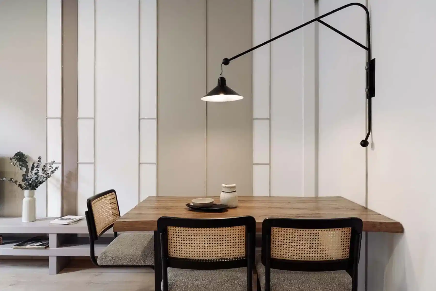 Exterior?w=400&h=260&fit=crop&q=40&auto=format&trim=auto