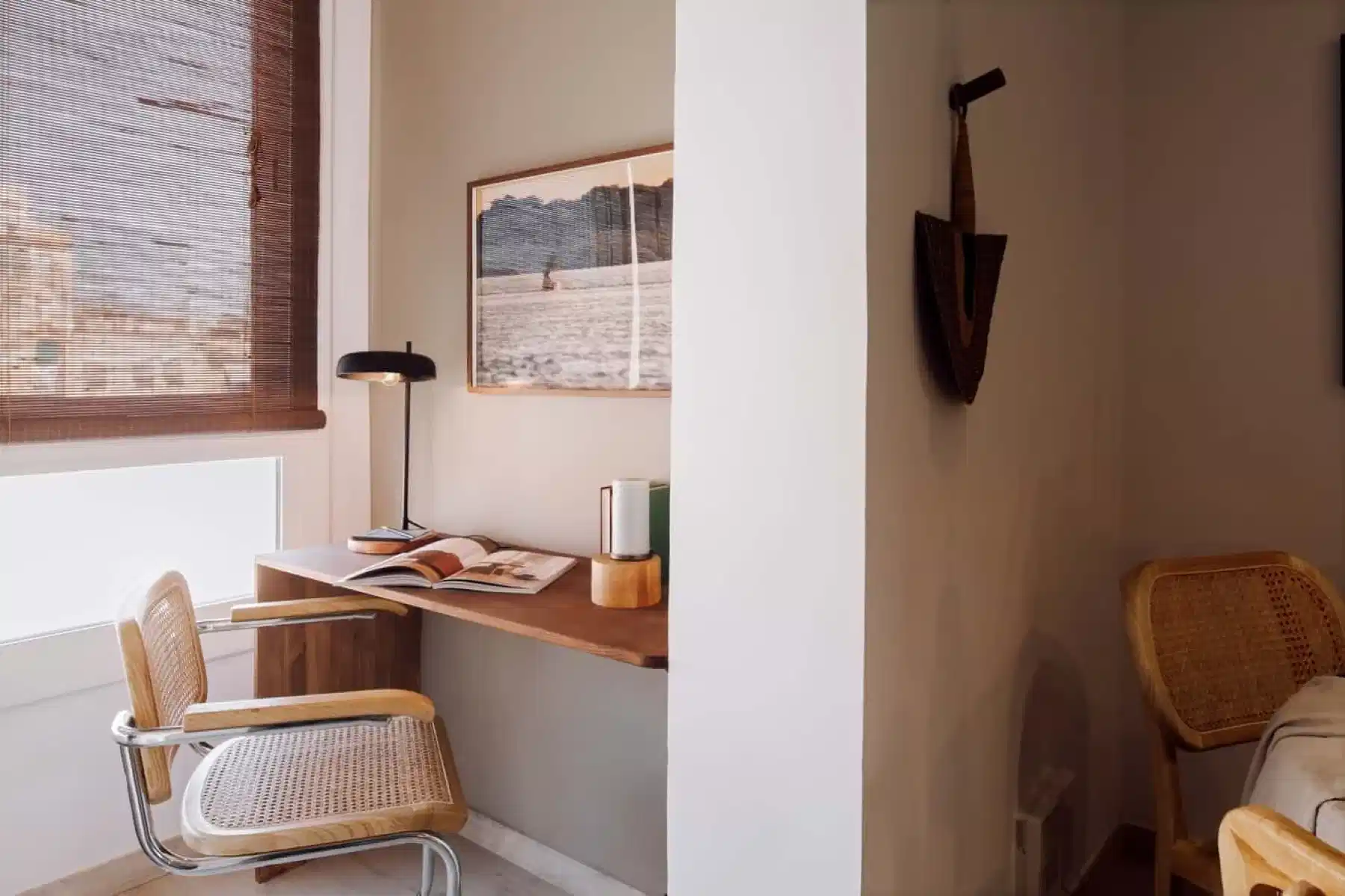 Exterior?w=400&h=260&fit=crop&q=40&auto=format&trim=auto