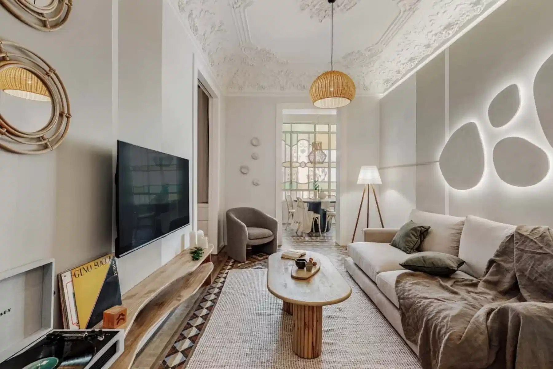 Exterior?w=400&h=260&fit=crop&q=40&auto=format&trim=auto