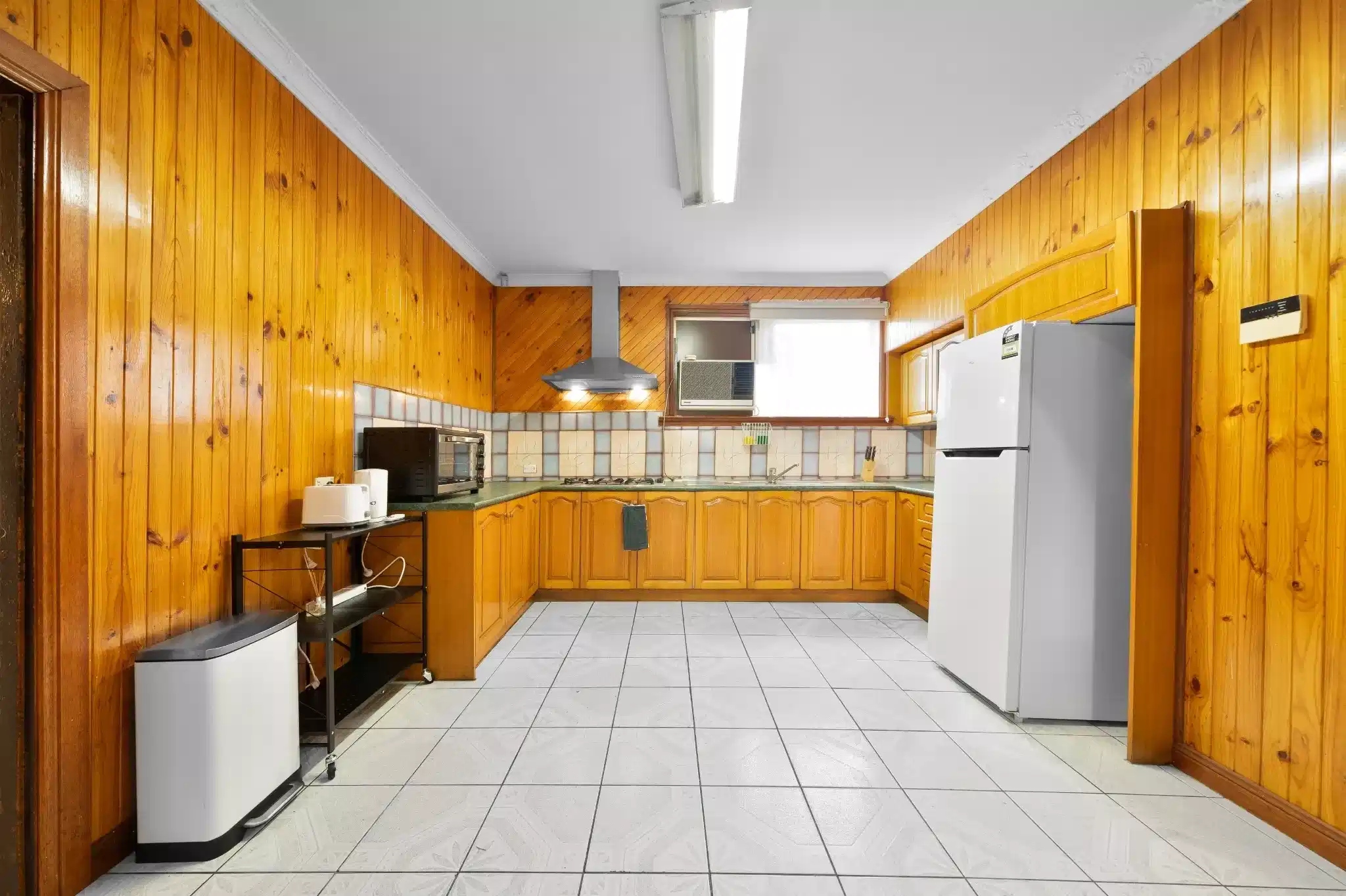 Common Area?w=400&h=260&fit=crop&q=40&auto=format&trim=auto