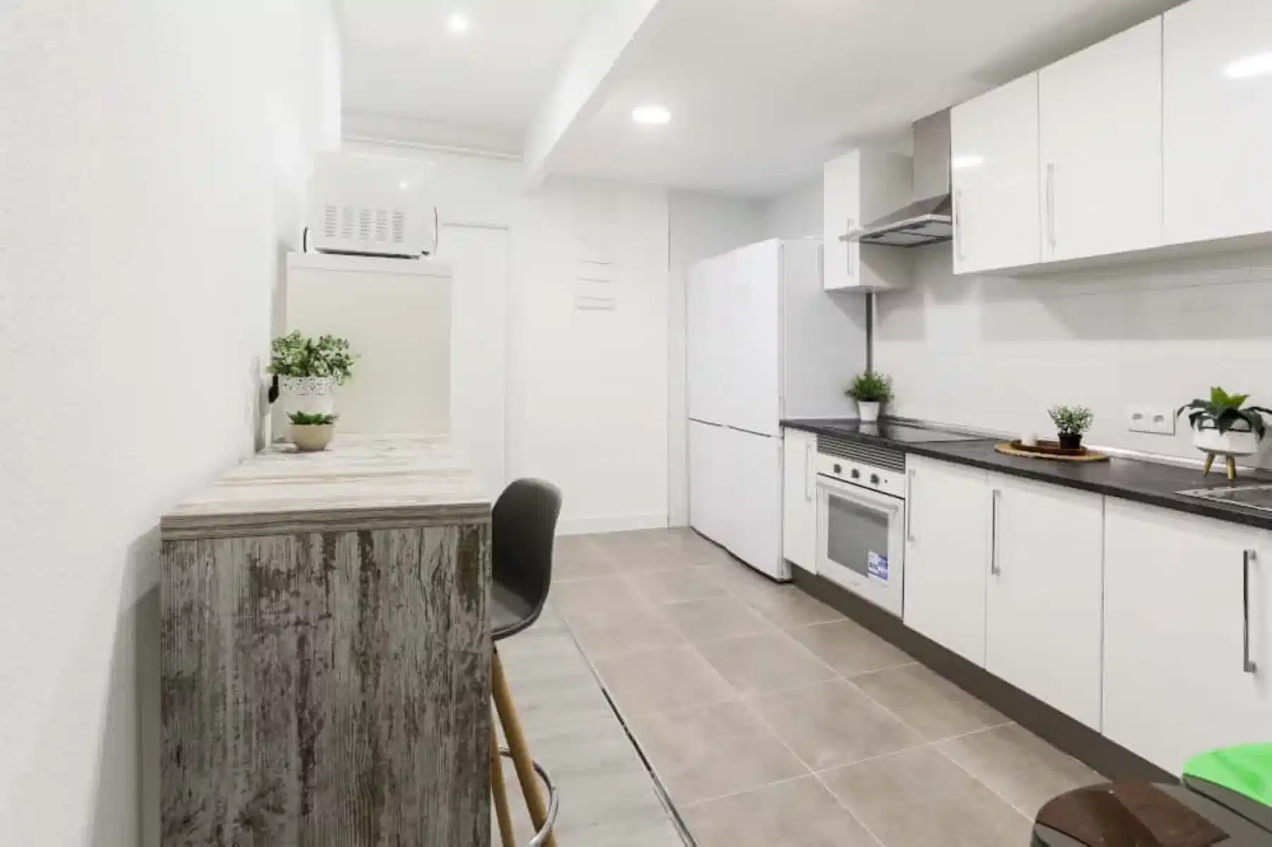 Exterior?w=400&h=260&fit=crop&q=40&auto=format&trim=auto