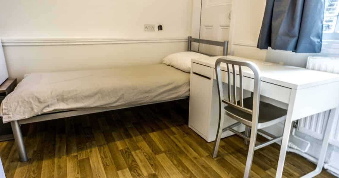 Exterior?w=400&h=260&fit=crop&q=40&auto=format&trim=auto