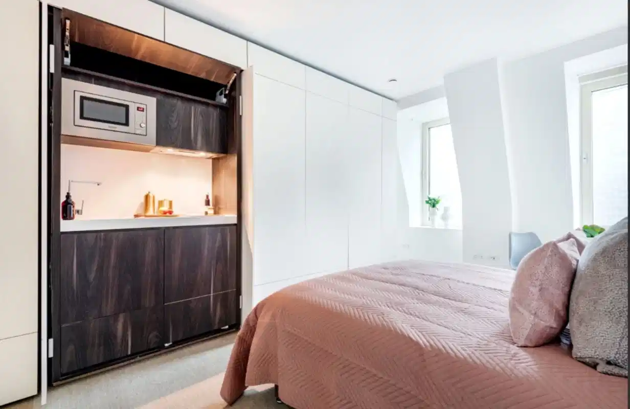 Common Area?w=400&h=260&fit=crop&q=40&auto=format&trim=auto