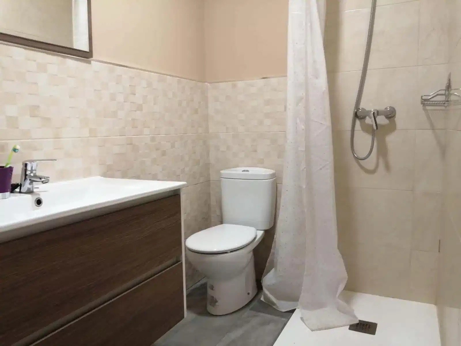 Exterior?w=400&h=260&fit=crop&q=40&auto=format&trim=auto