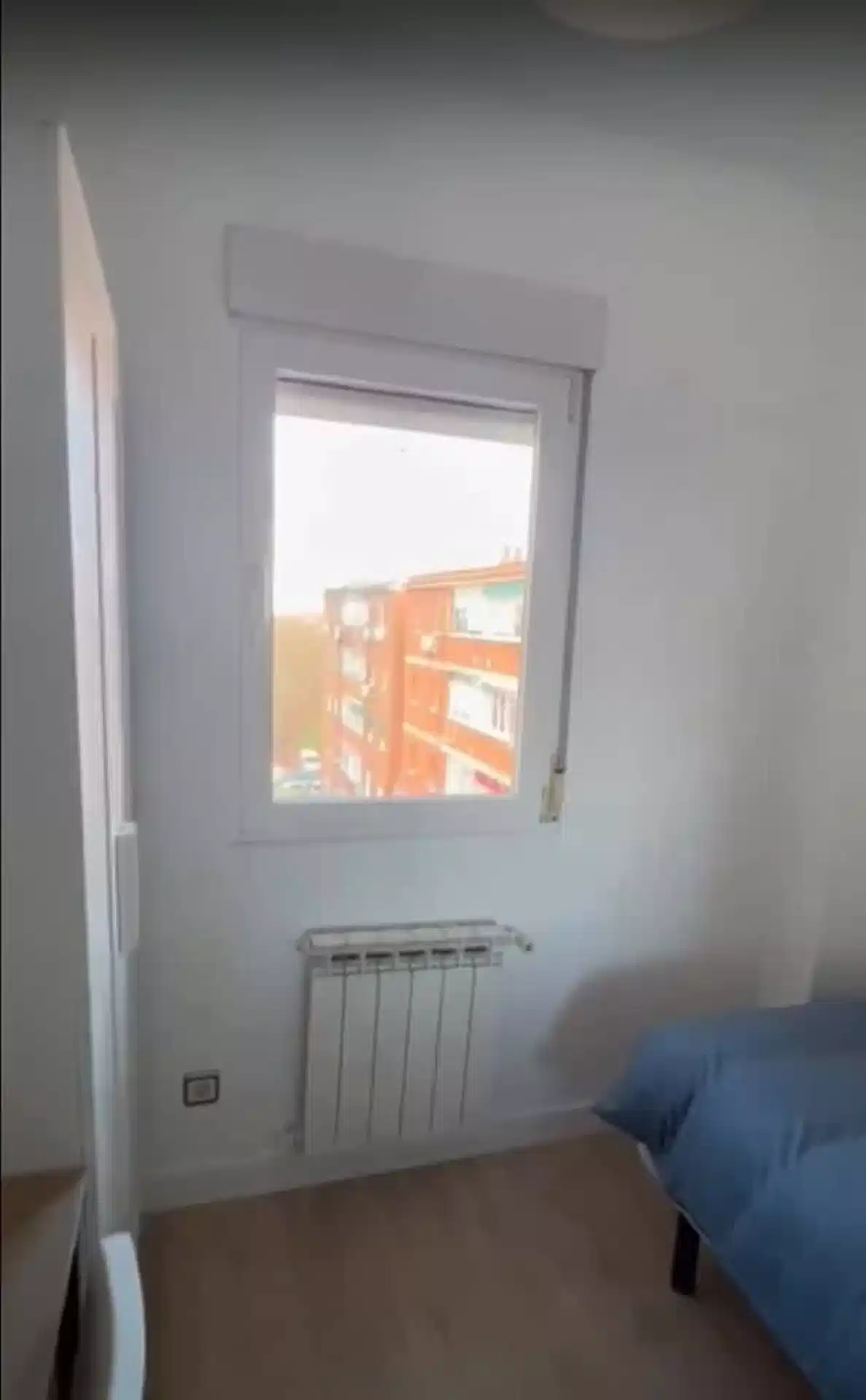 Exterior?w=400&h=260&fit=crop&q=40&auto=format&trim=auto