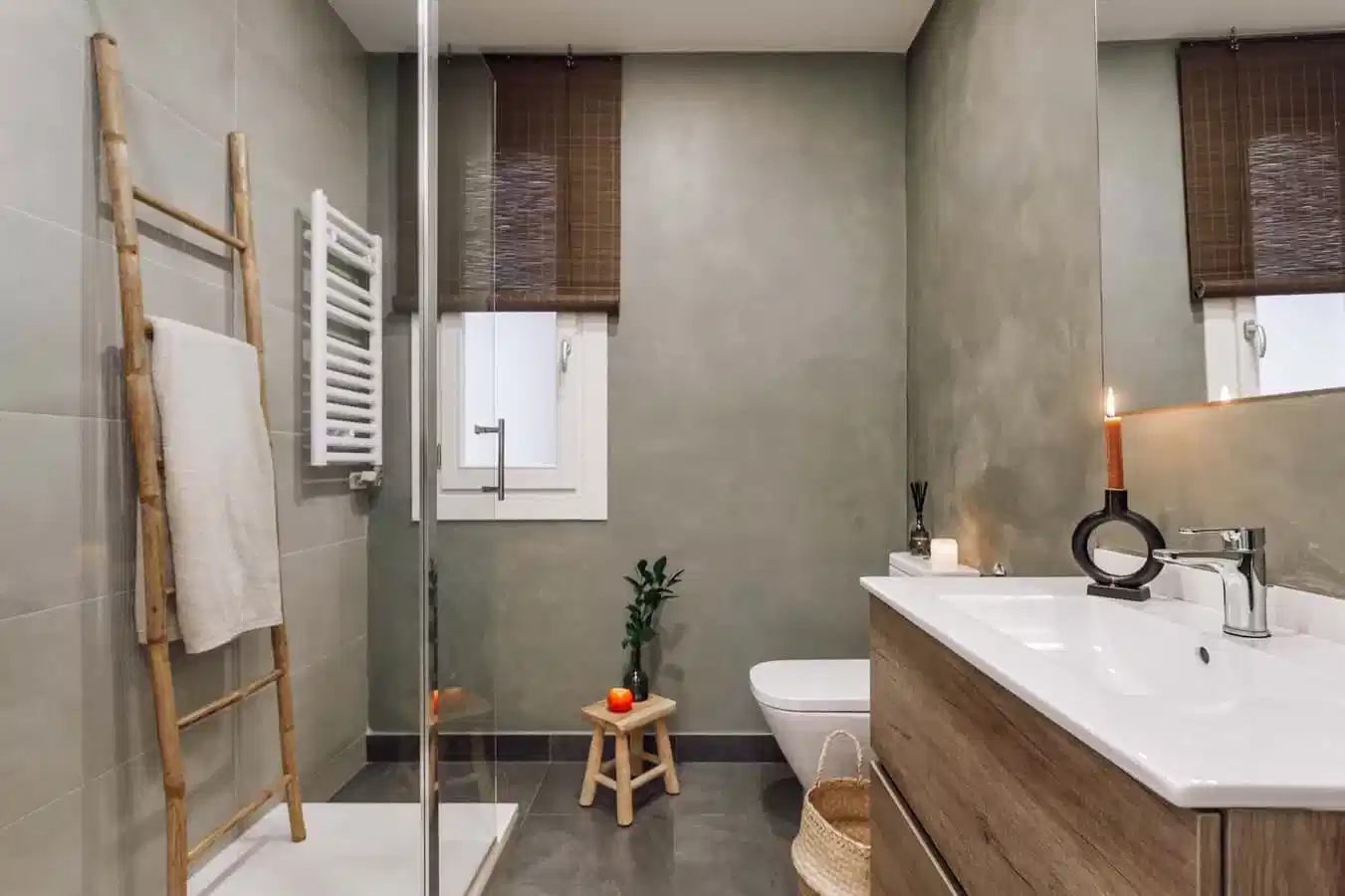 Exterior?w=400&h=260&fit=crop&q=40&auto=format&trim=auto