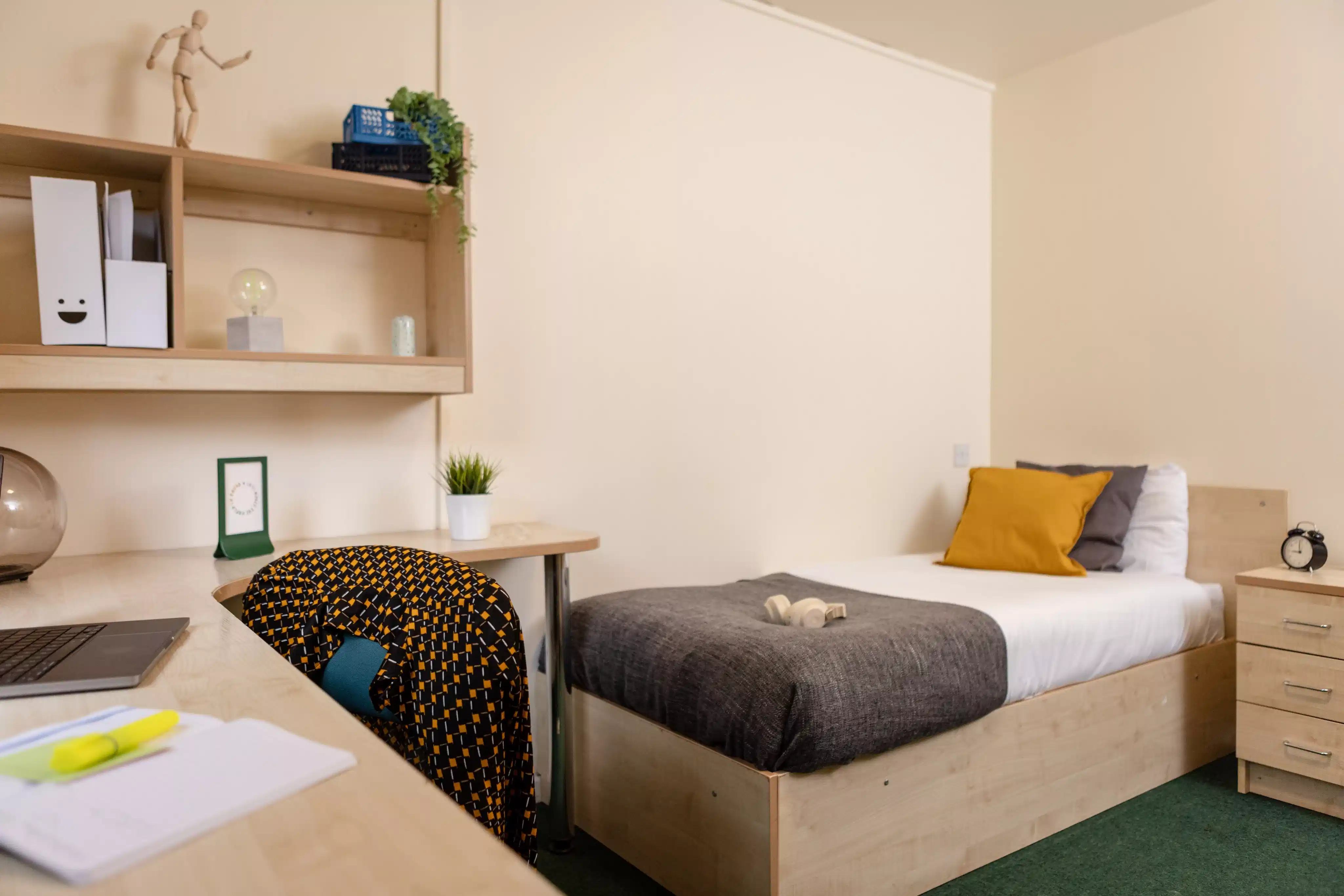 Common Area?w=400&h=260&fit=crop&q=40&auto=format&trim=auto