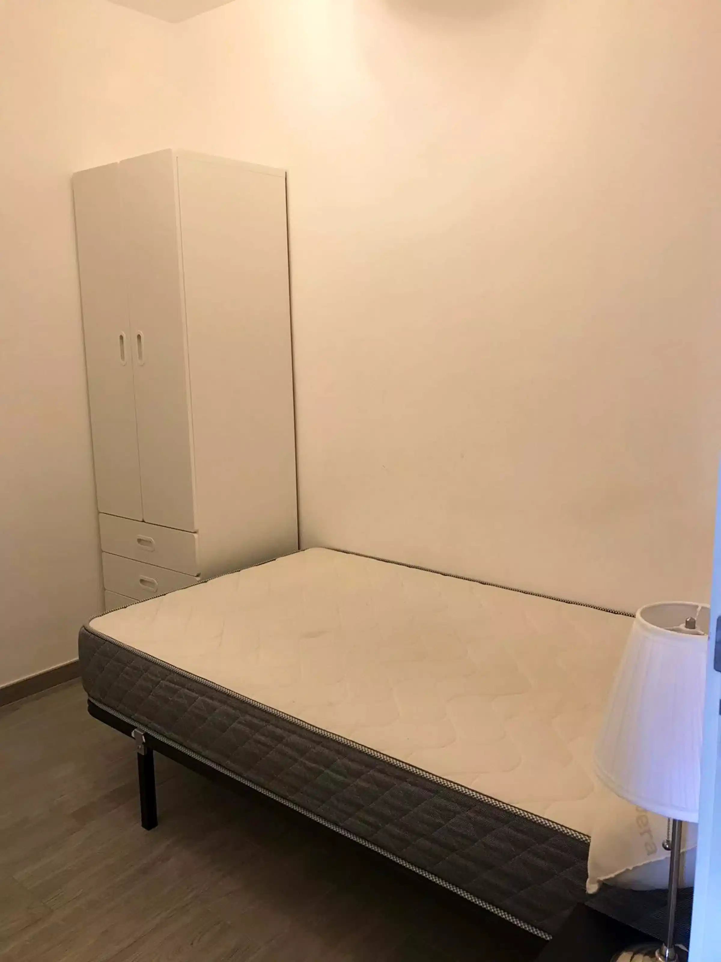 Exterior?w=400&h=260&fit=crop&q=40&auto=format&trim=auto