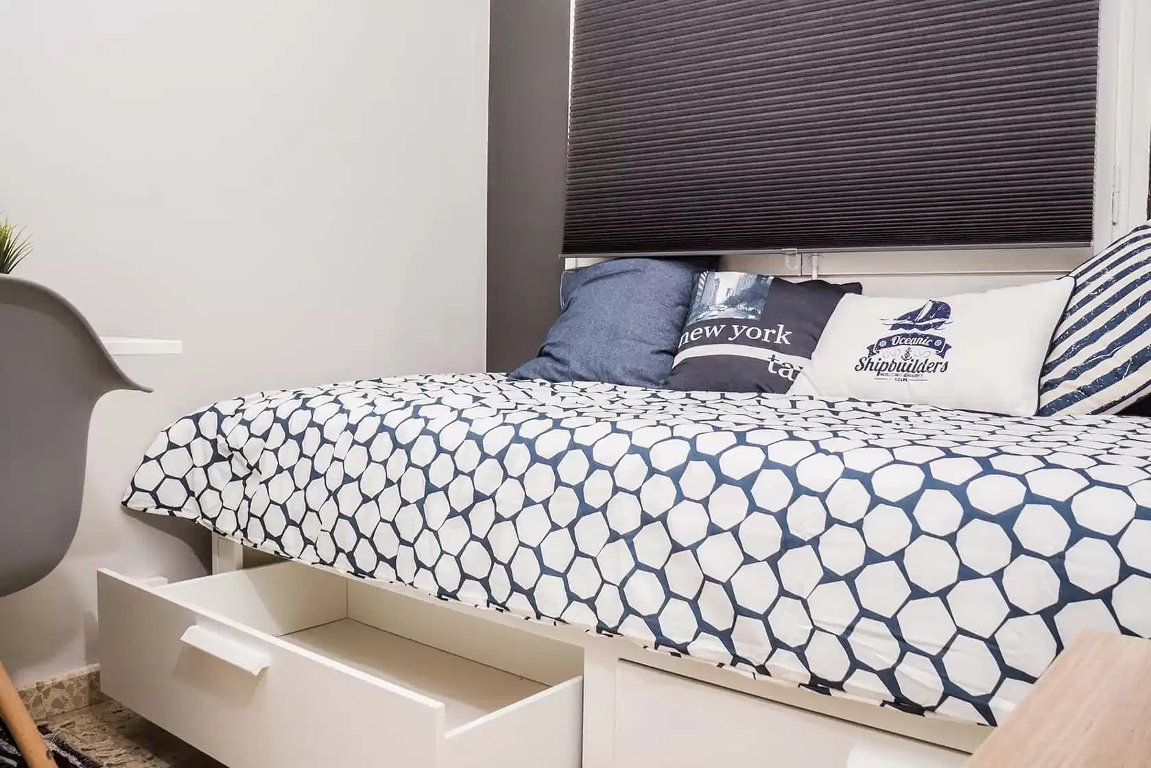 Exterior?w=400&h=260&fit=crop&q=40&auto=format&trim=auto