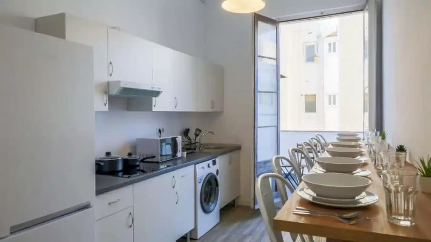 #164531: Room in a 4 Bed 3 Bath (Avinguda De La Riera De Cassoles) - Kitchen?w=400&h=260&fit=crop&q=40&auto=format&trim=auto