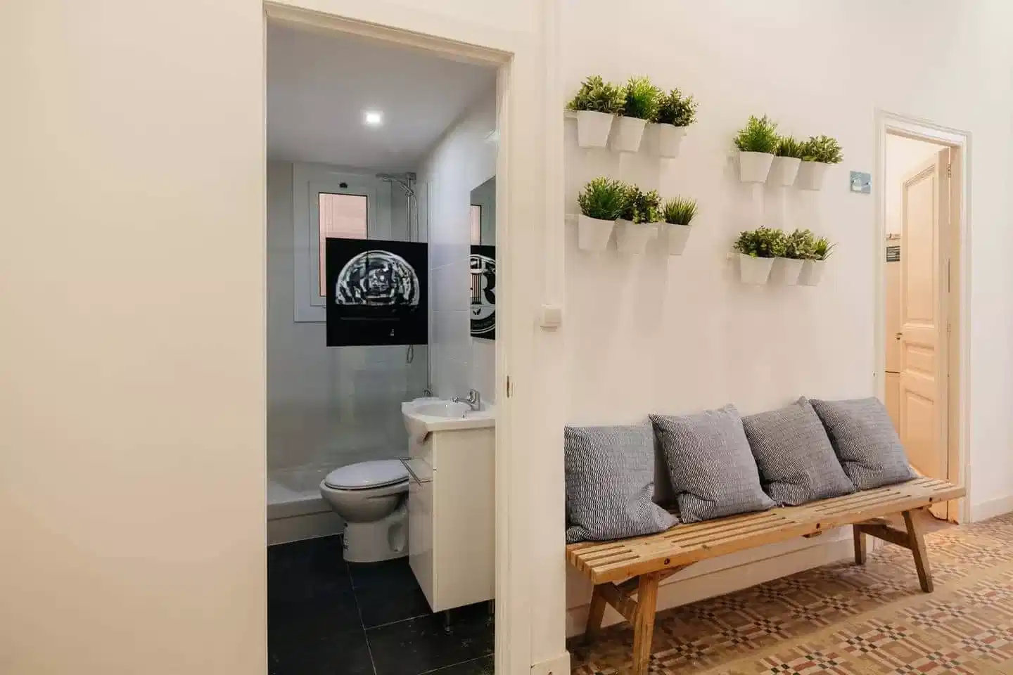 1 Bed 1 Bath (Carrer De Sant Pere Màrtir) - Amenities?w=400&h=260&fit=crop&q=40&auto=format&trim=auto