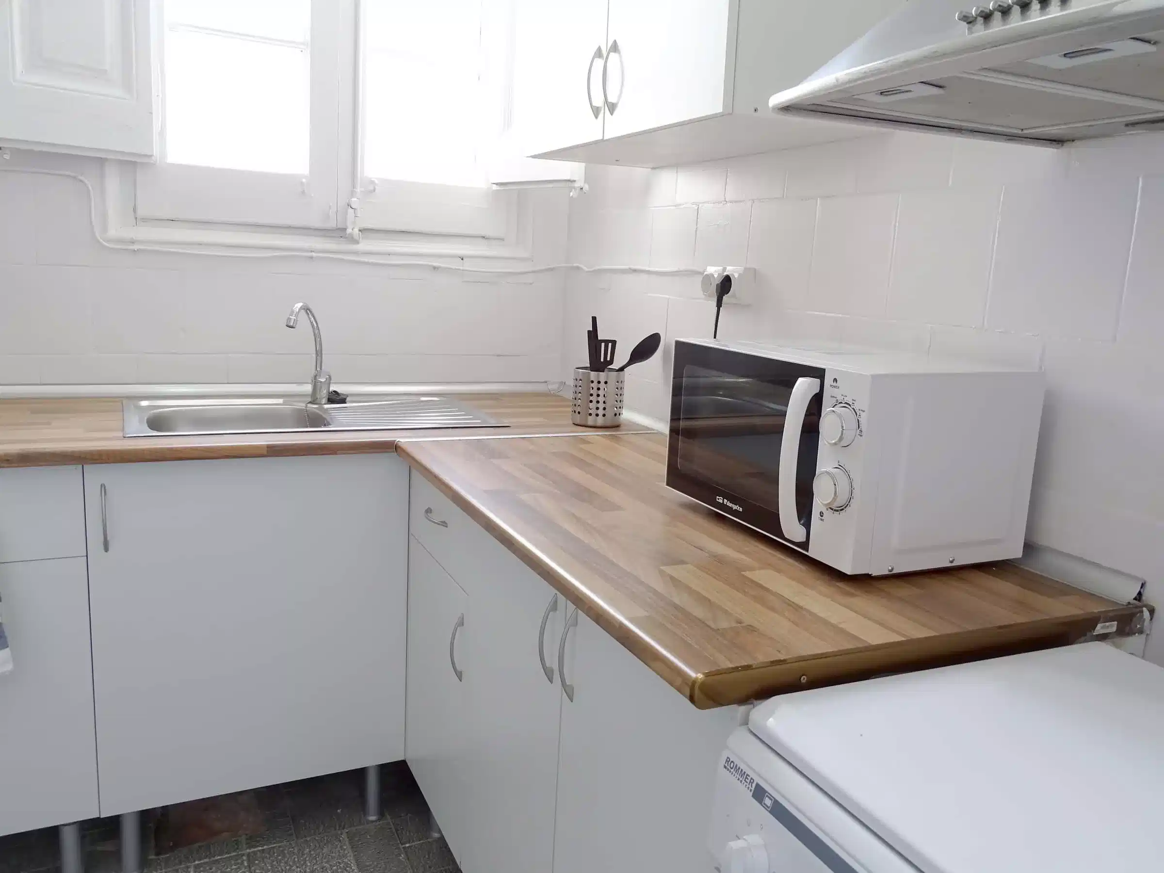 #164498: Room in a 5 Bed 3 Bath (Carrer Gran De Gràcia) - Kitchen?w=400&h=260&fit=crop&q=40&auto=format&trim=auto