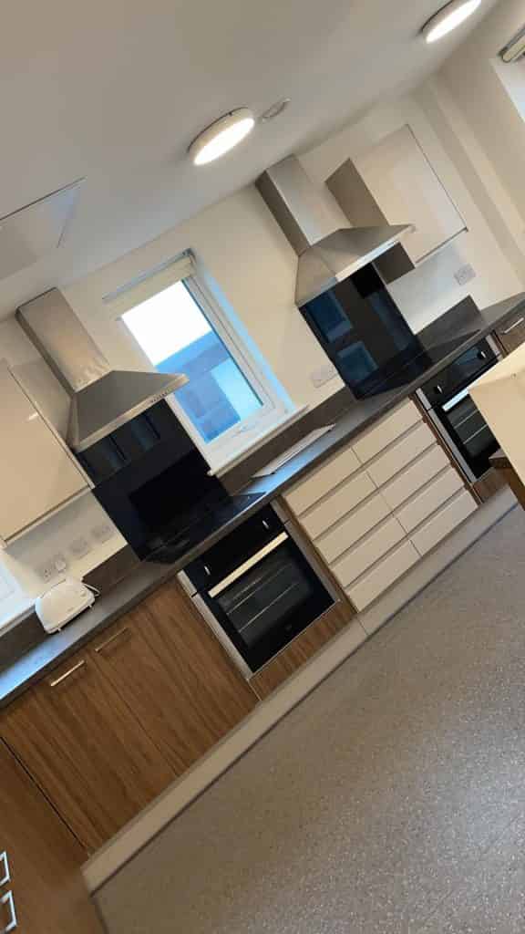 Exterior?w=400&h=260&fit=crop&q=40&auto=format&trim=auto