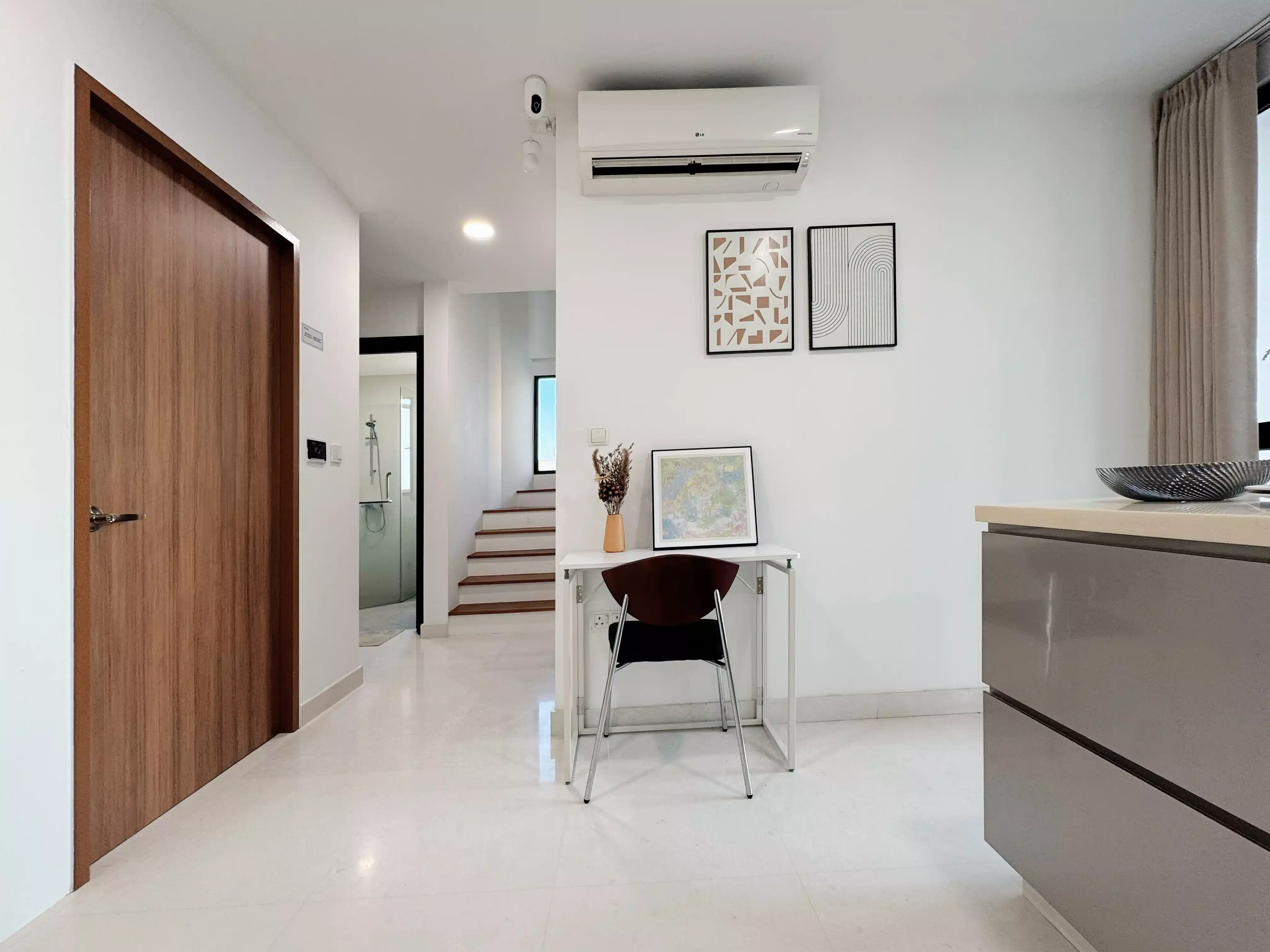 Exterior?w=400&h=260&fit=crop&q=40&auto=format&trim=auto