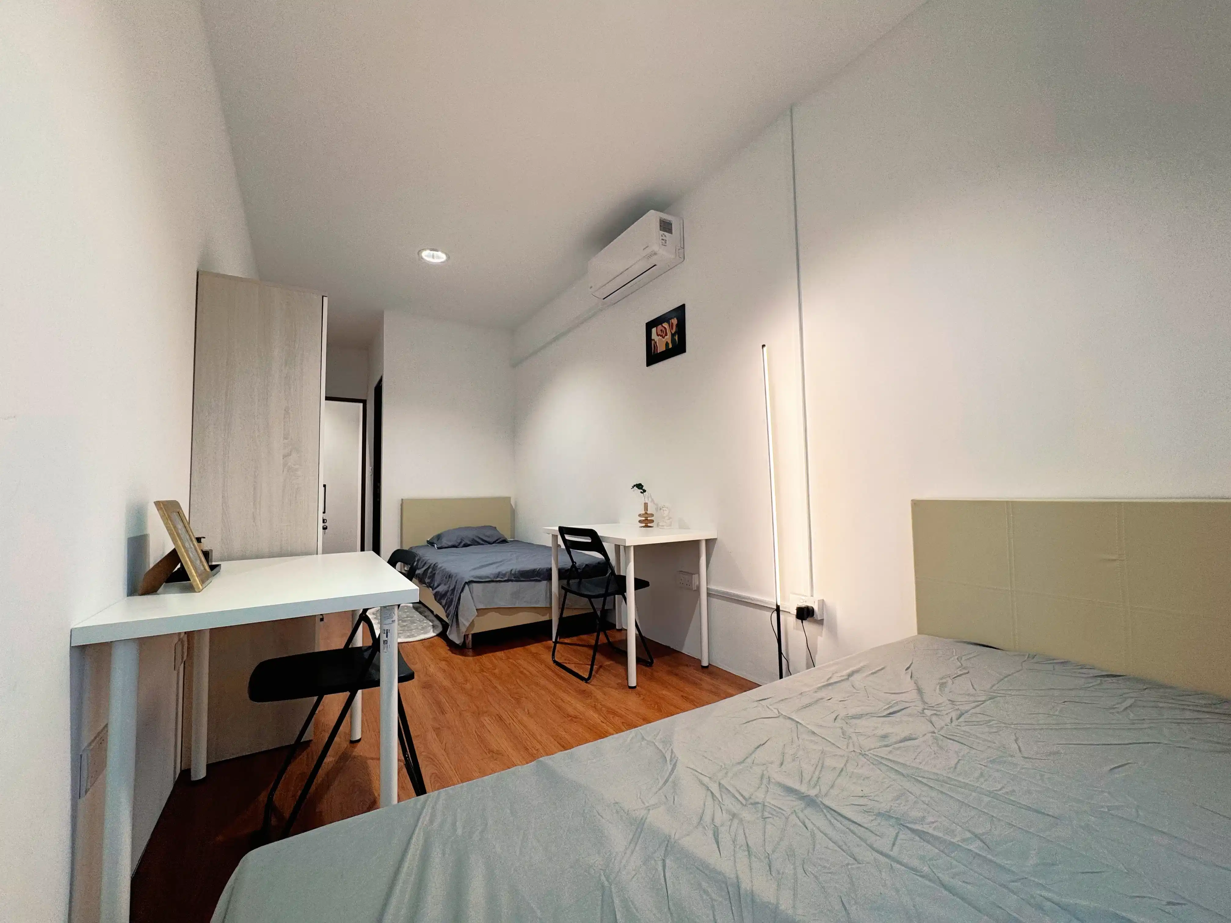 Common Area?w=400&h=260&fit=crop&q=40&auto=format&trim=auto