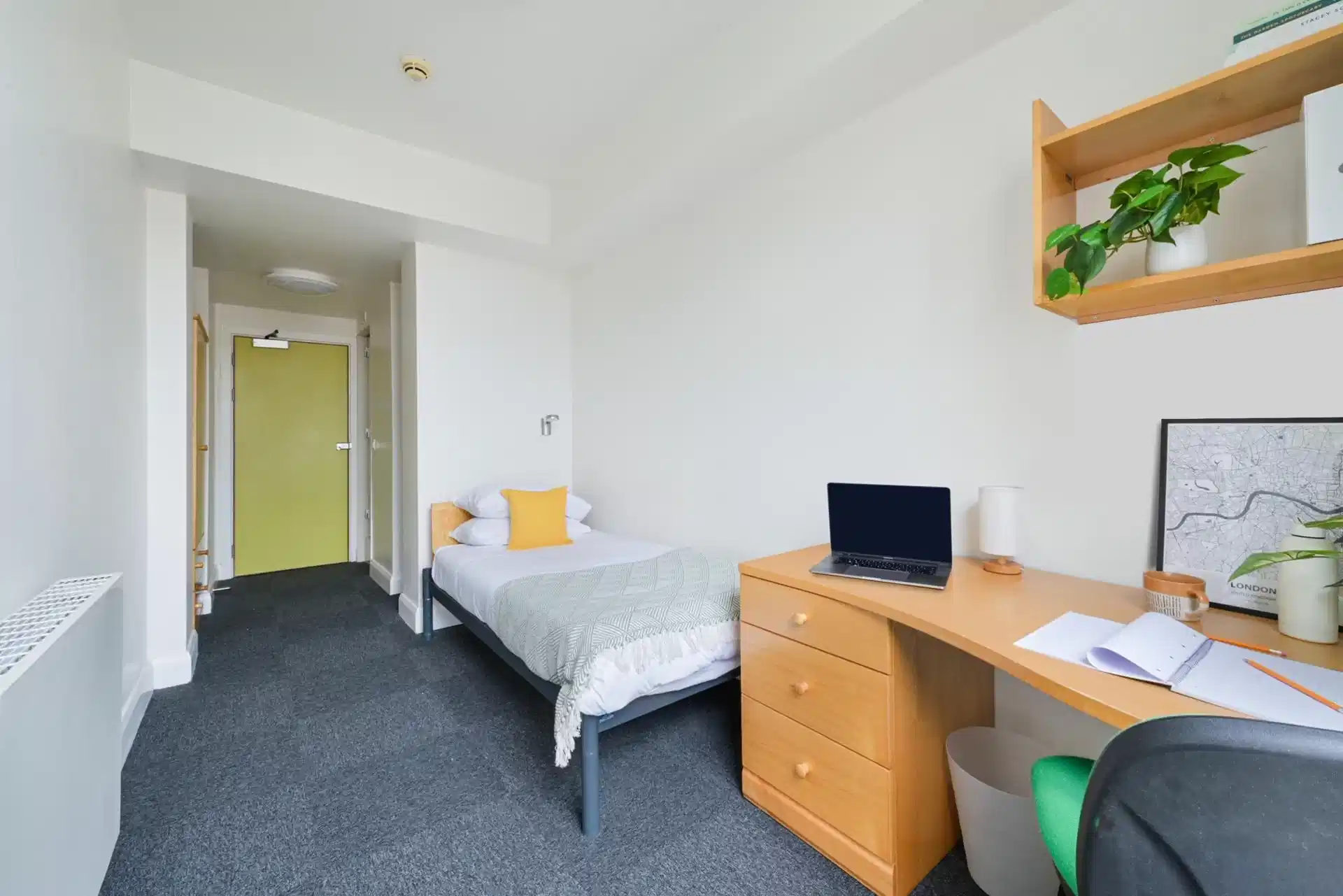 Amenities?w=400&h=260&fit=crop&q=40&auto=format&trim=auto