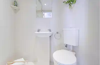 Amenities?w=400&h=260&fit=crop&q=40&auto=format&trim=auto