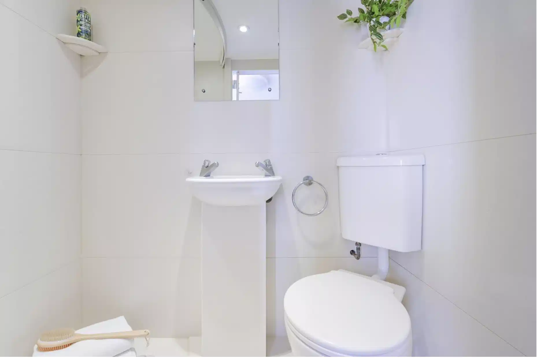 Amenities?w=400&h=260&fit=crop&q=40&auto=format&trim=auto