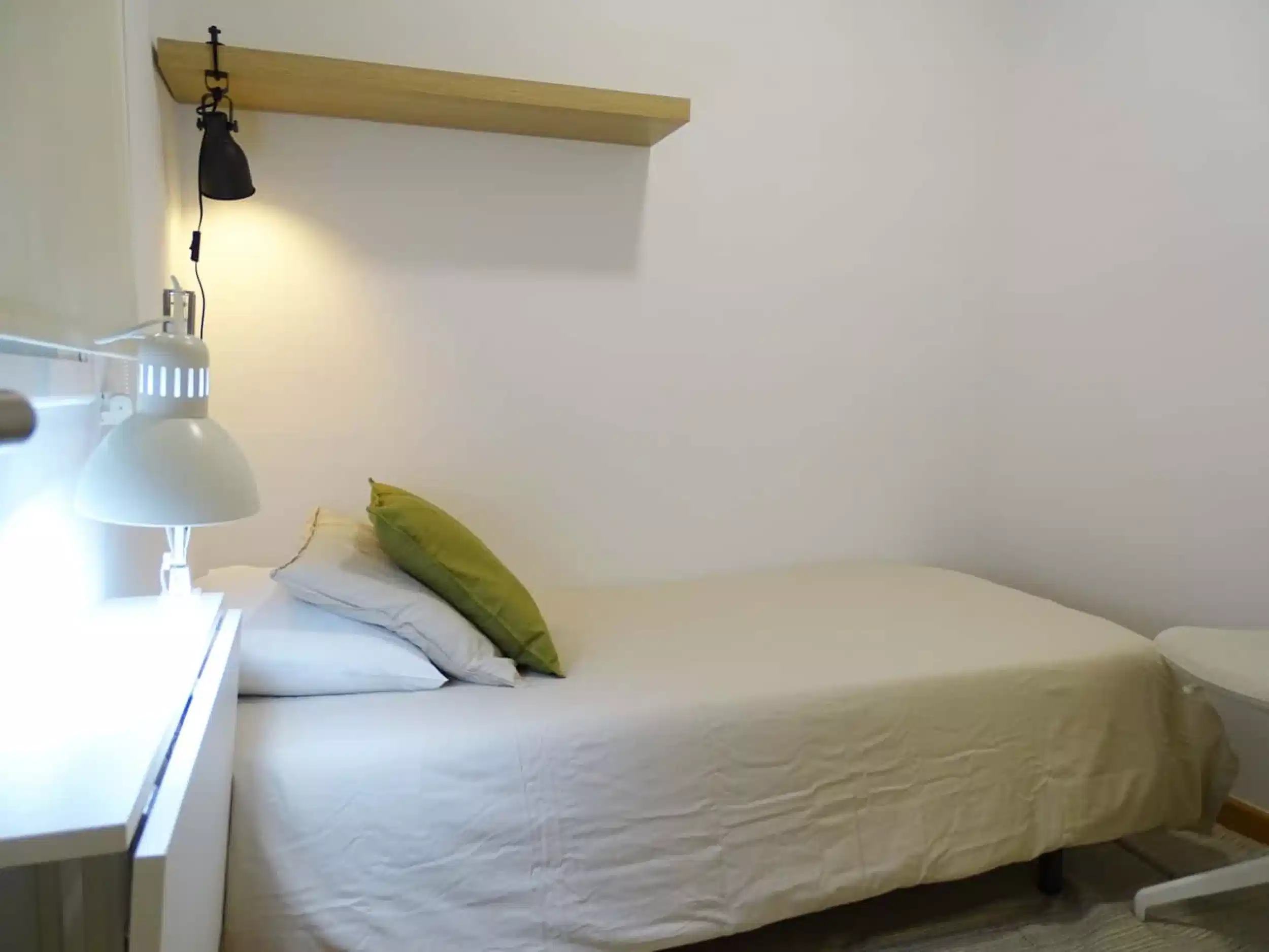 Amenities?w=400&h=260&fit=crop&q=40&auto=format&trim=auto