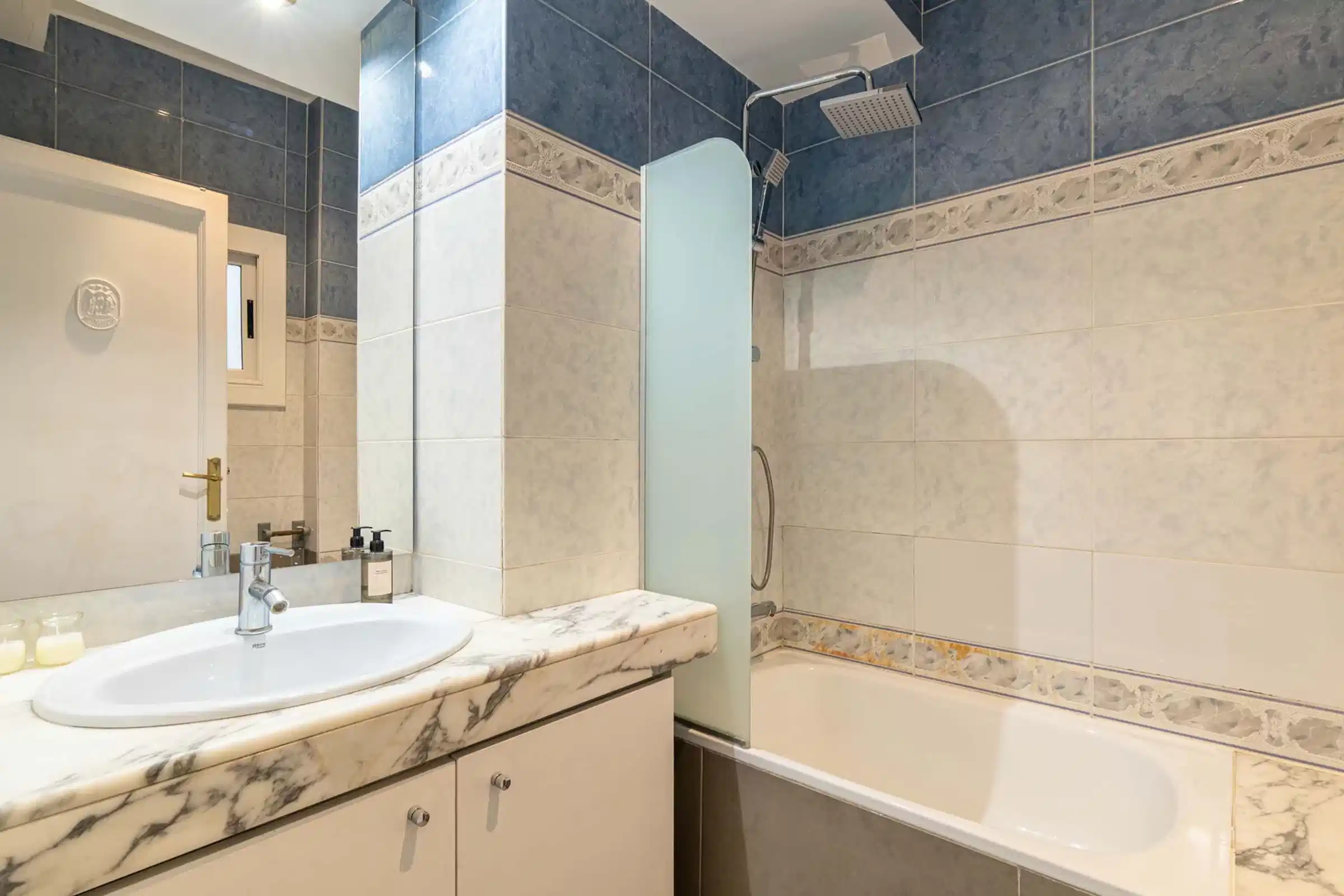 Amenities?w=400&h=260&fit=crop&q=40&auto=format&trim=auto