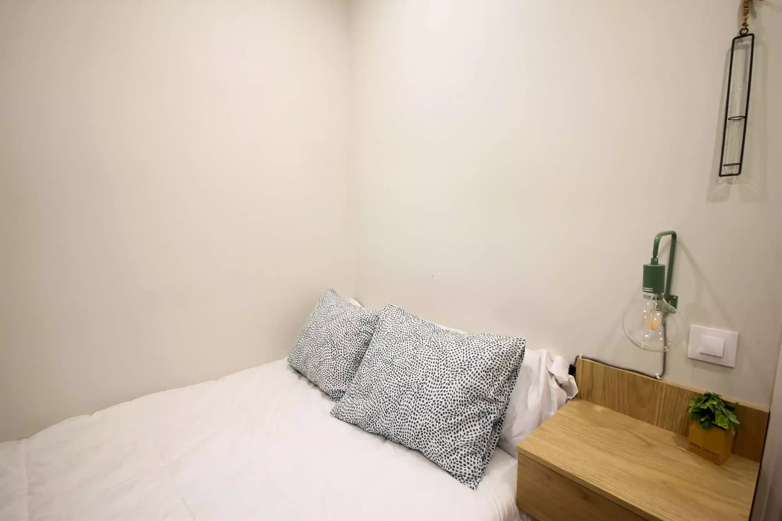 Amenities?w=400&h=260&fit=crop&q=40&auto=format&trim=auto