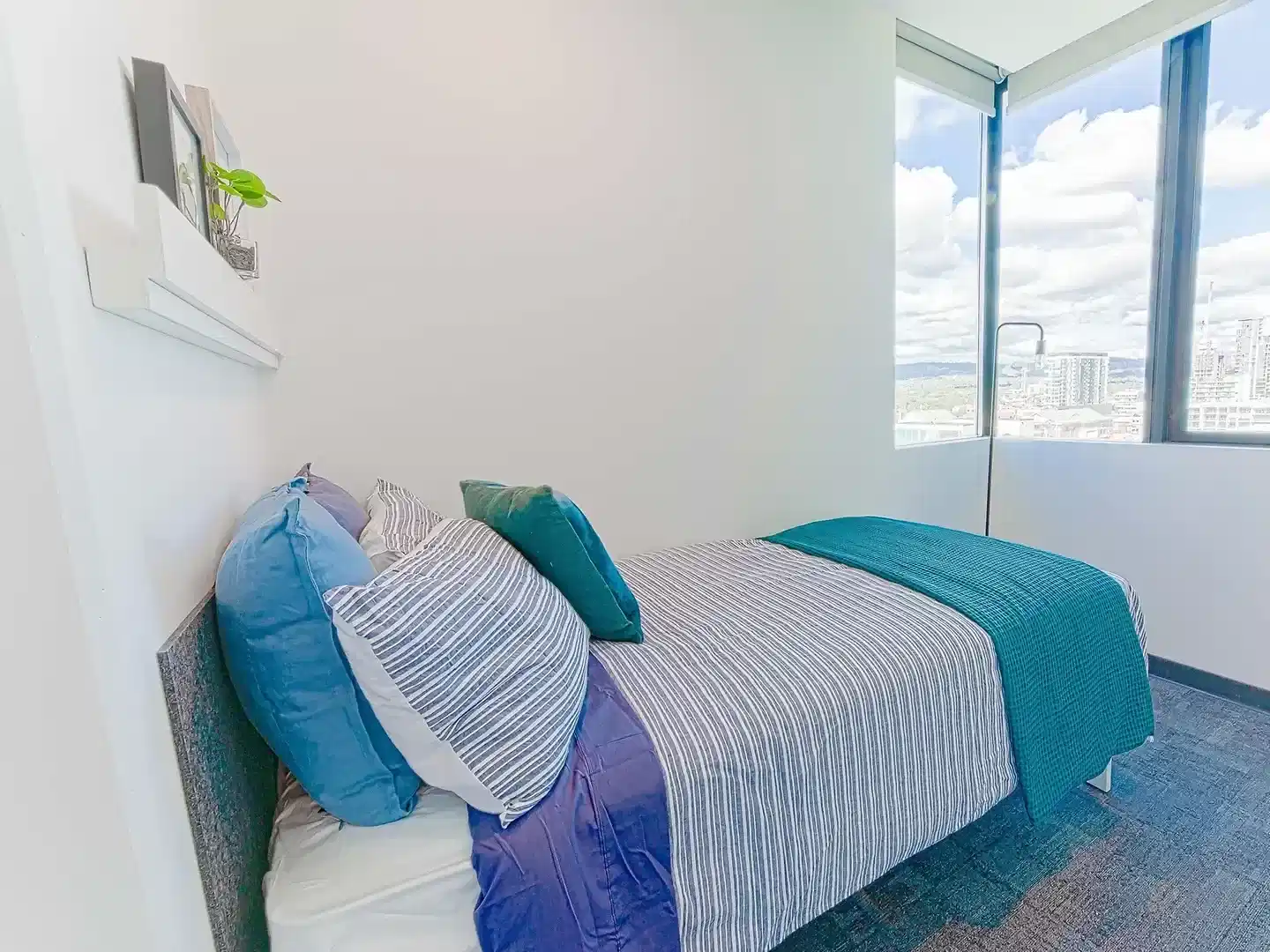 4 Bed Shared Apartment (Large)