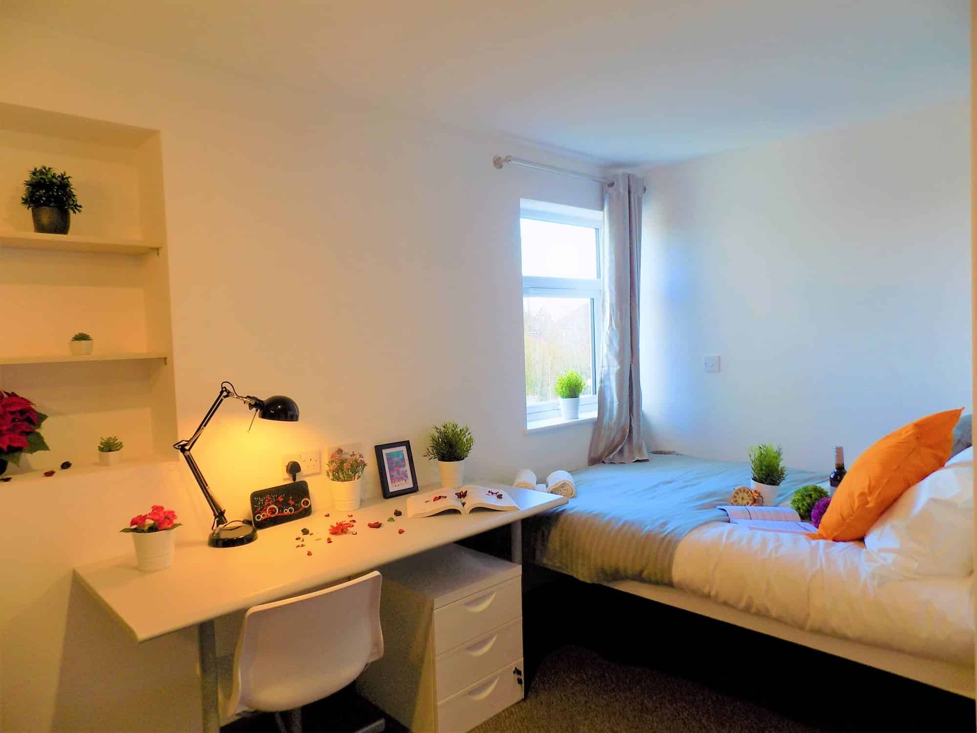 Kitchen?w=400&h=260&fit=crop&q=40&auto=format&trim=auto