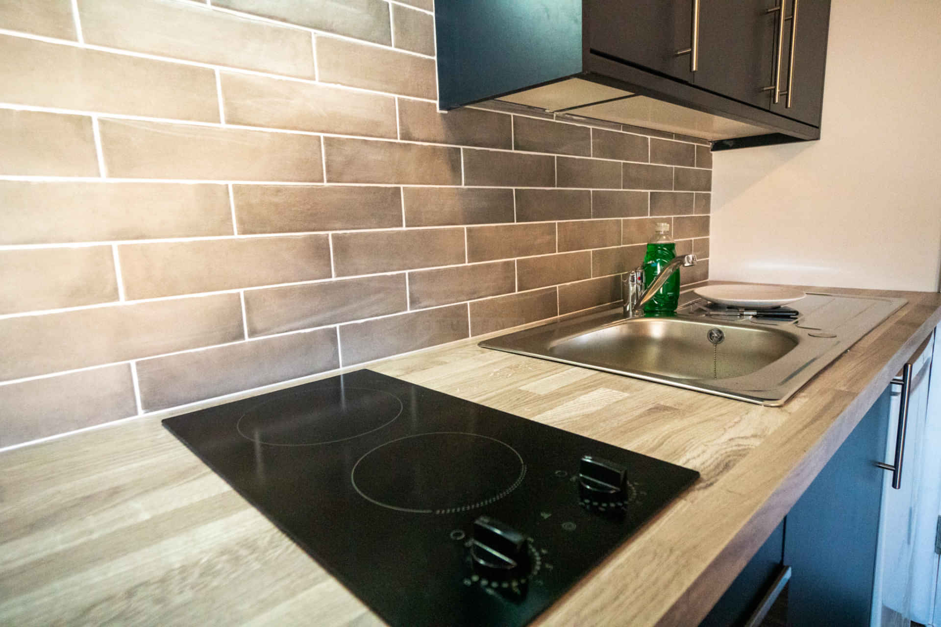 Amenities?w=400&h=260&fit=crop&q=40&auto=format&trim=auto