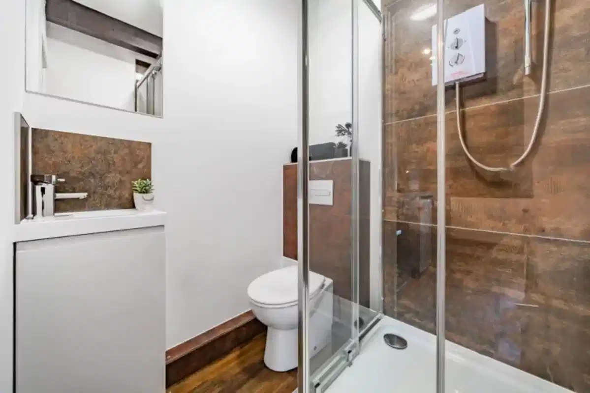 Amenities?w=400&h=260&fit=crop&q=40&auto=format&trim=auto