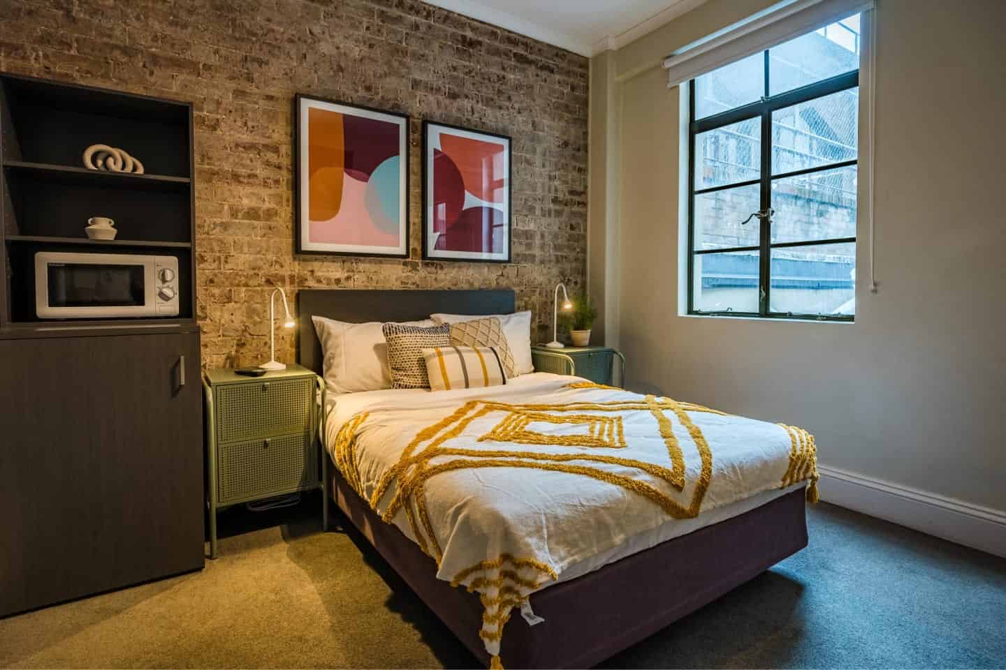 Common Area?w=400&h=260&fit=crop&q=40&auto=format&trim=auto