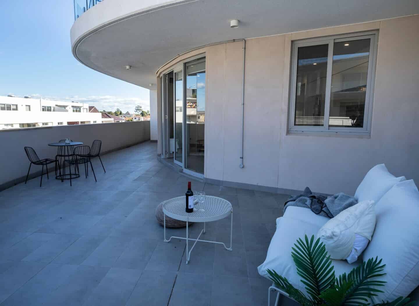 Common Area?w=400&h=260&fit=crop&q=40&auto=format&trim=auto