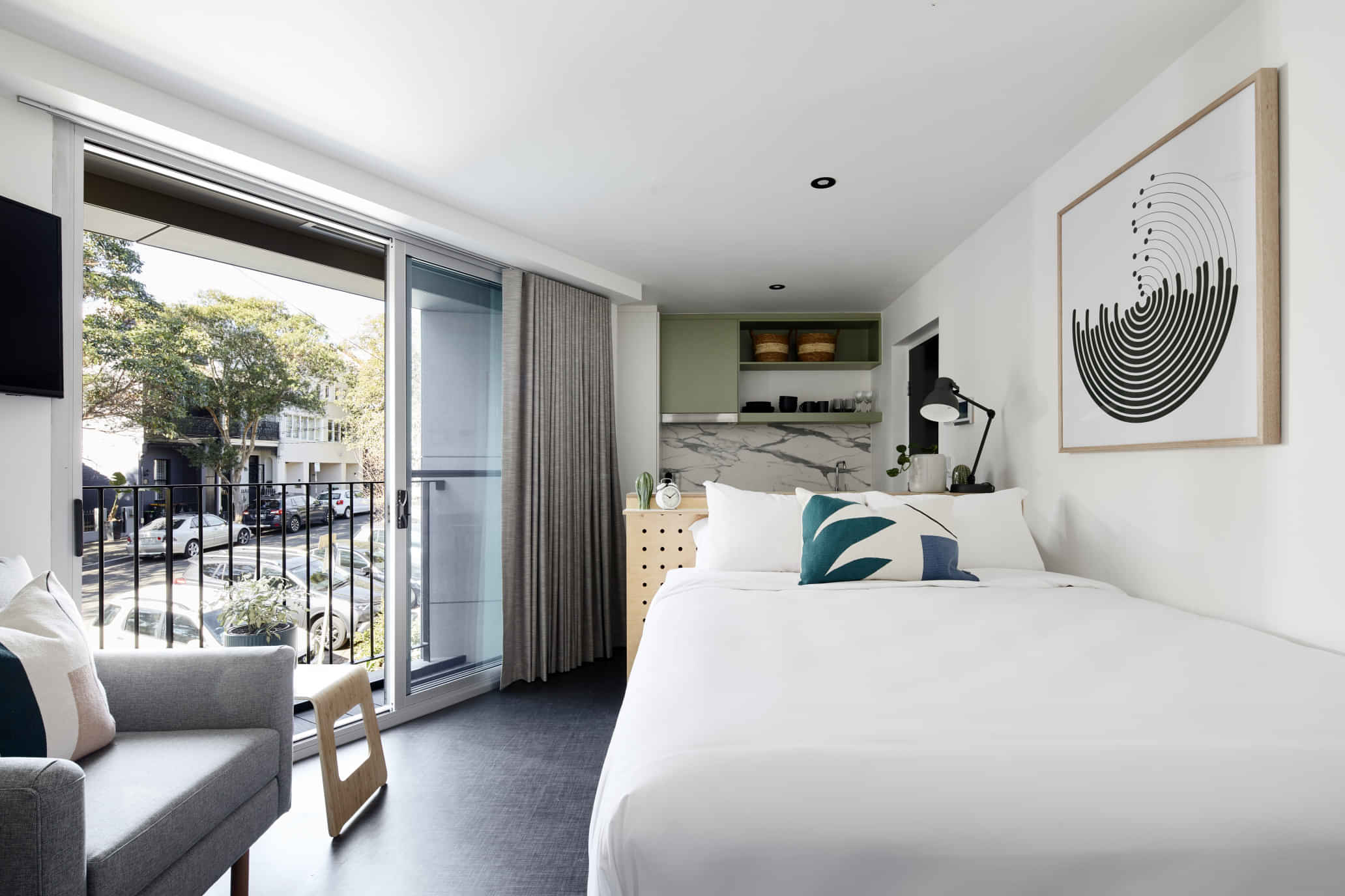 Common Area?w=400&h=260&fit=crop&q=40&auto=format&trim=auto